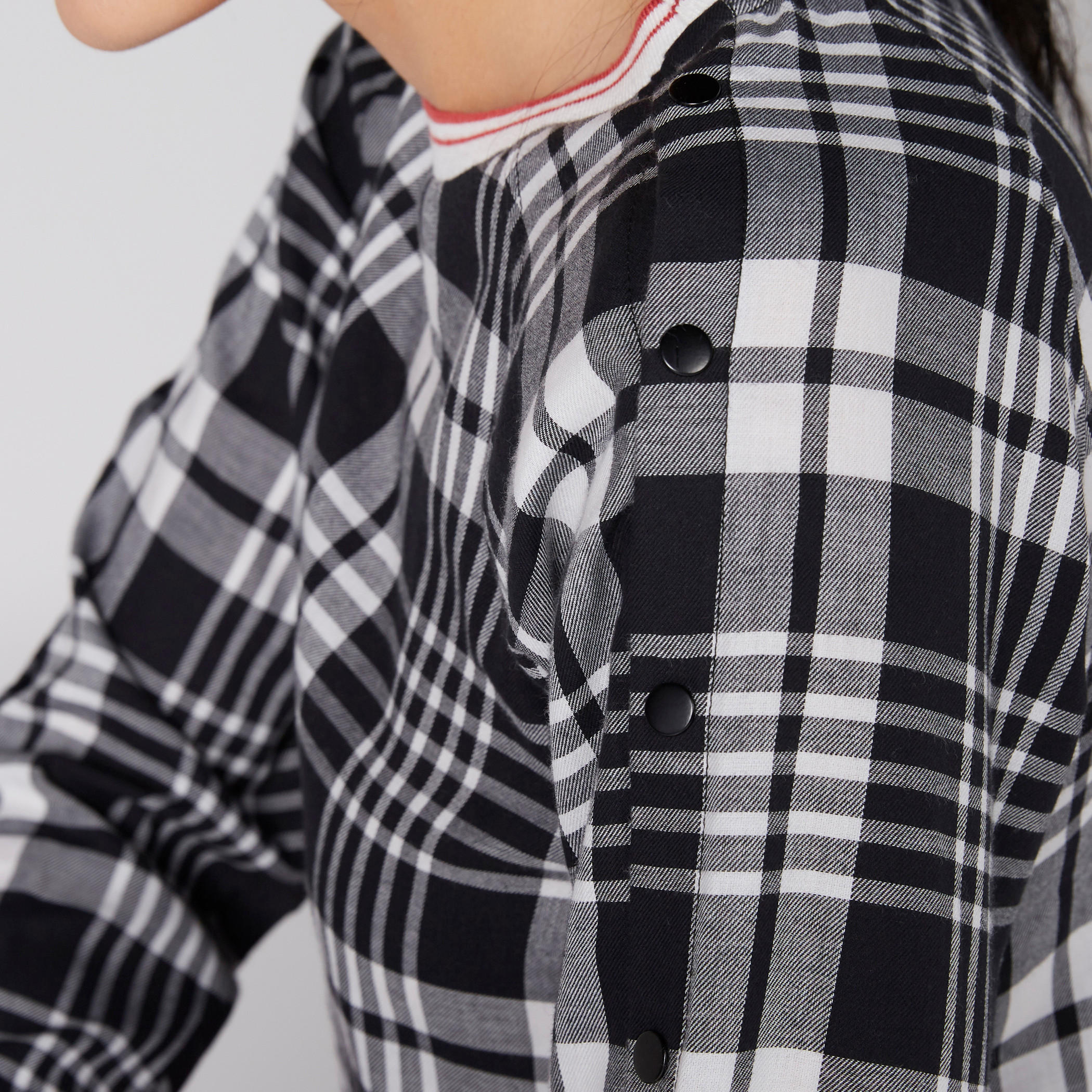 تيشيرت كاروهات بياقة مستديرة وأكمام طويلة-women-clothing-shirtsandblouses-shirts-image-1