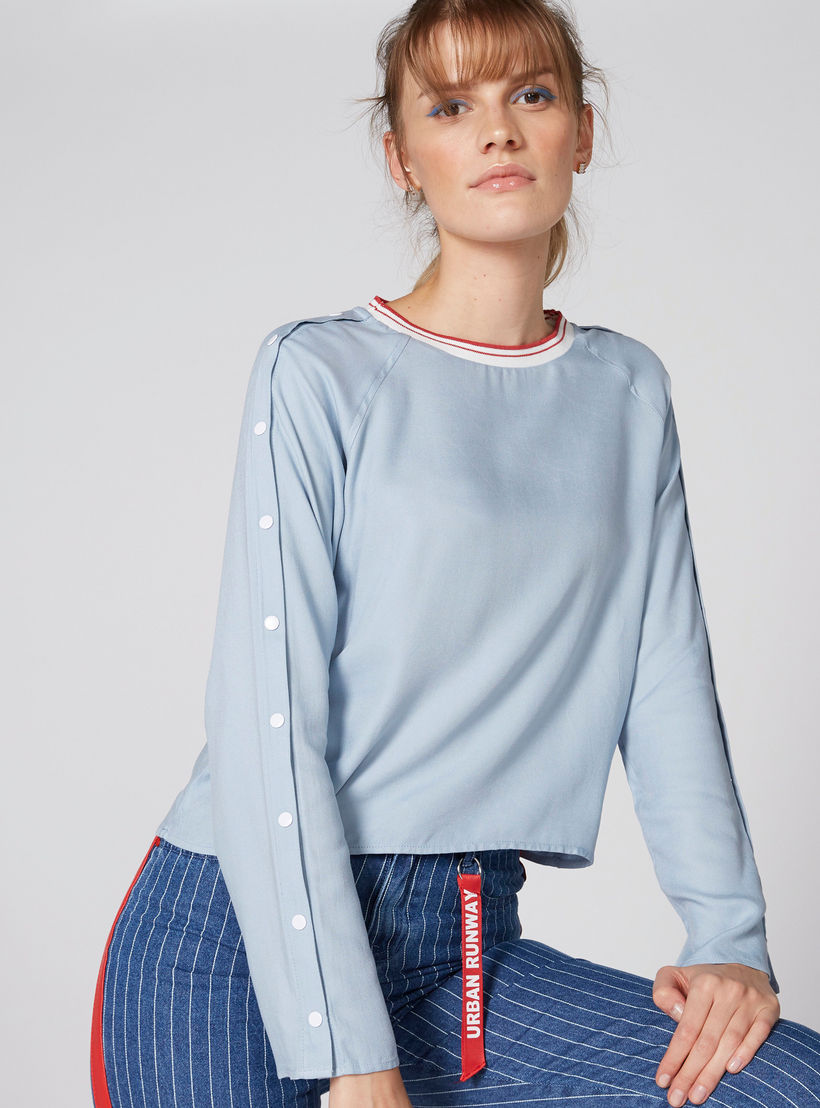 تيشيرت بياقة مستديرة وأكمام طويلة وأزرار من لي كوبر-women-clothing-tshirts-image-3