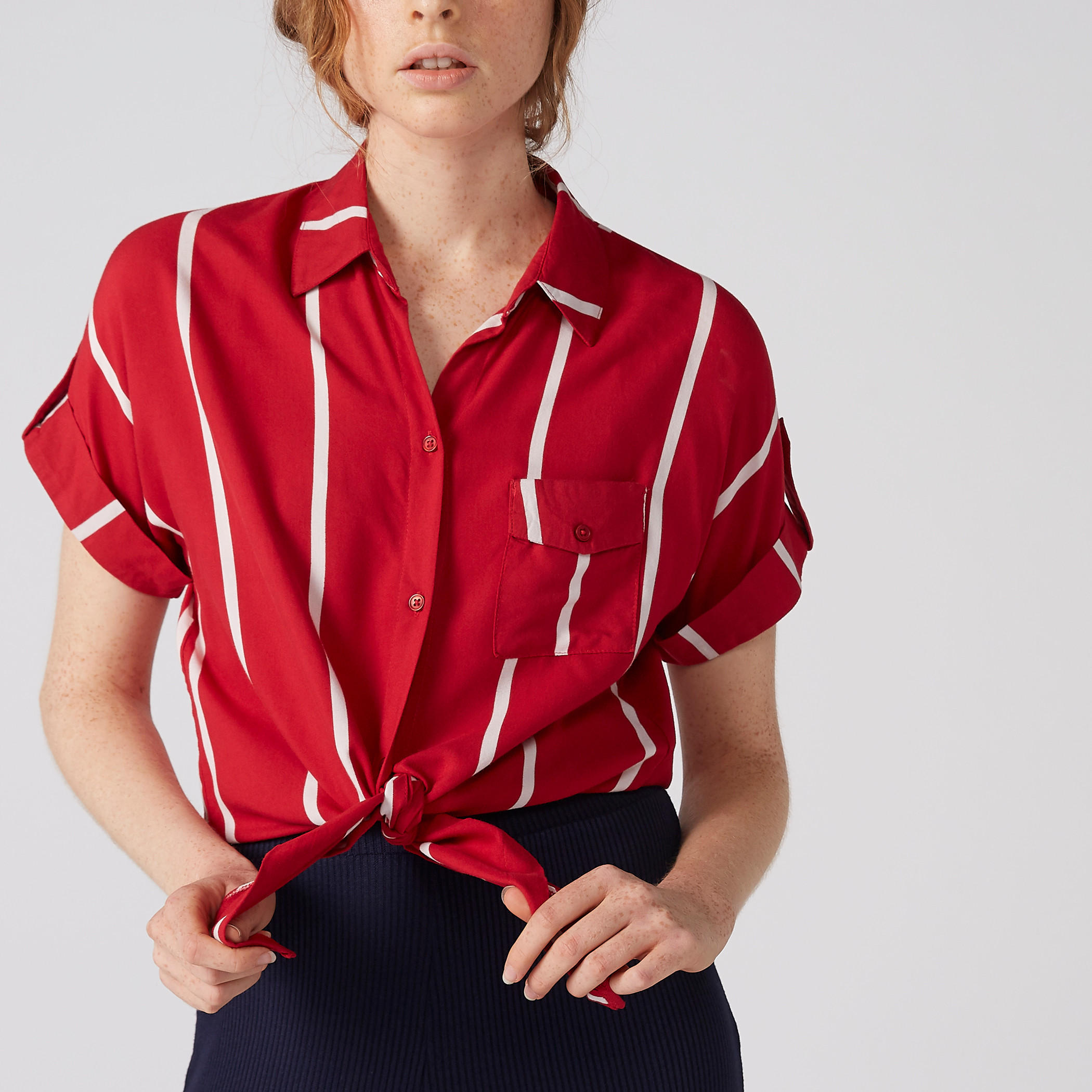 بلوزة قصيرة مقلّمة بأكمام قصيرة وتفاصيل معقودة-women-clothing-shirtsandblouses-blouses-image-4
