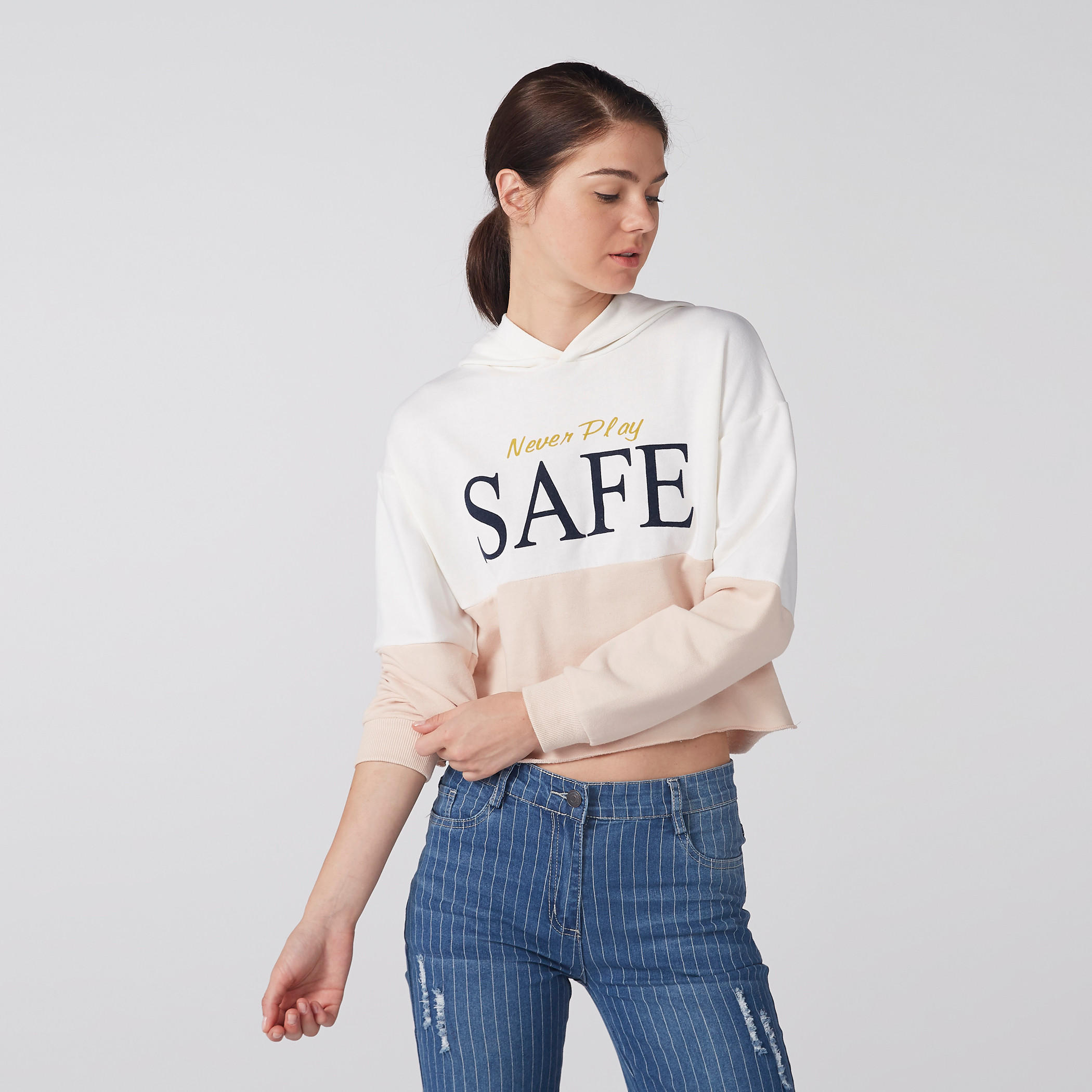 سويت شيرت منقوش بأكمام طويلة وقبعة متصلة-women-winterwear-hoodiesandsweatshirts-hoodies-image-2