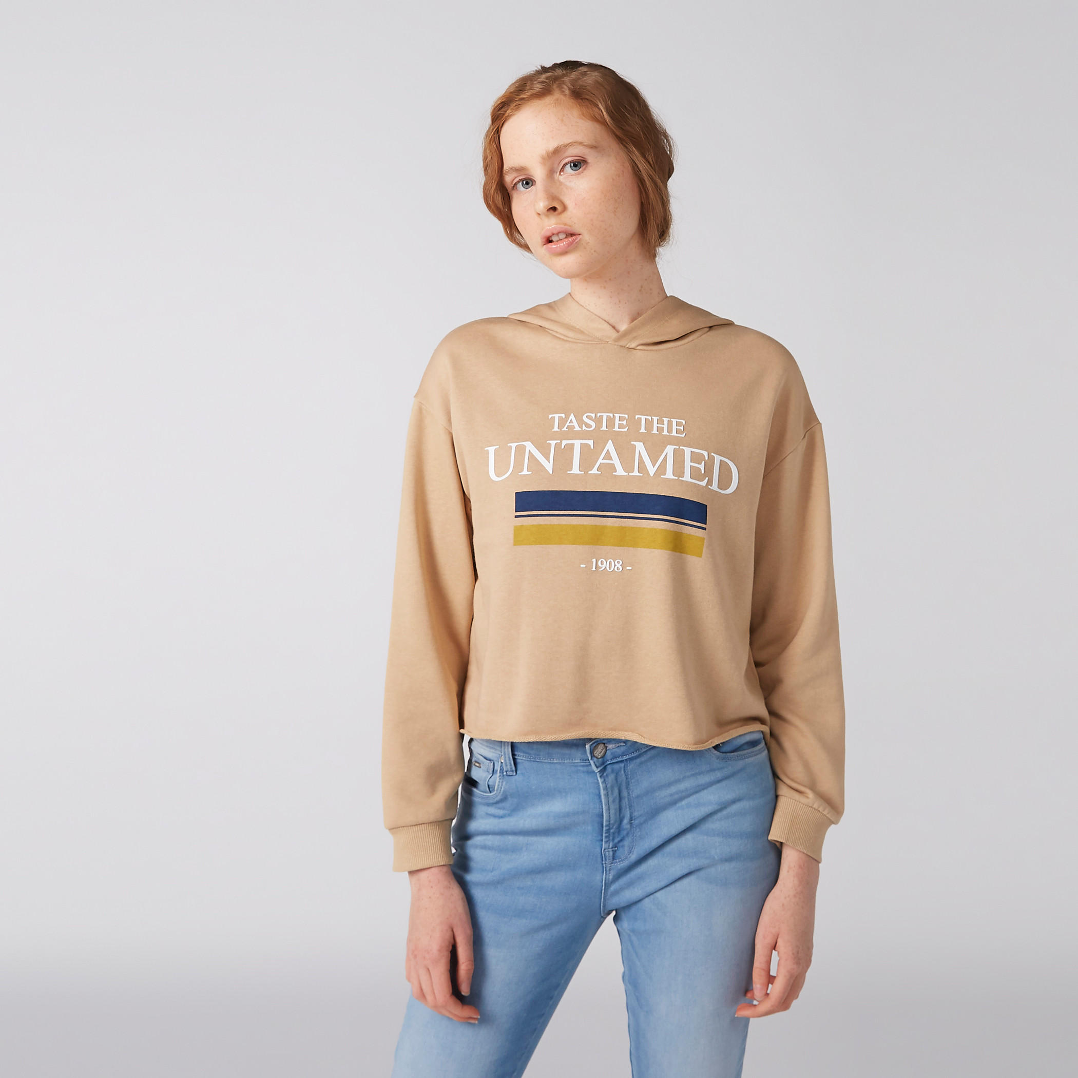سويت شيرت قصير بطبعات وأكمام طويلة وقبعة-women-winterwear-hoodiesandsweatshirts-hoodies-image-2