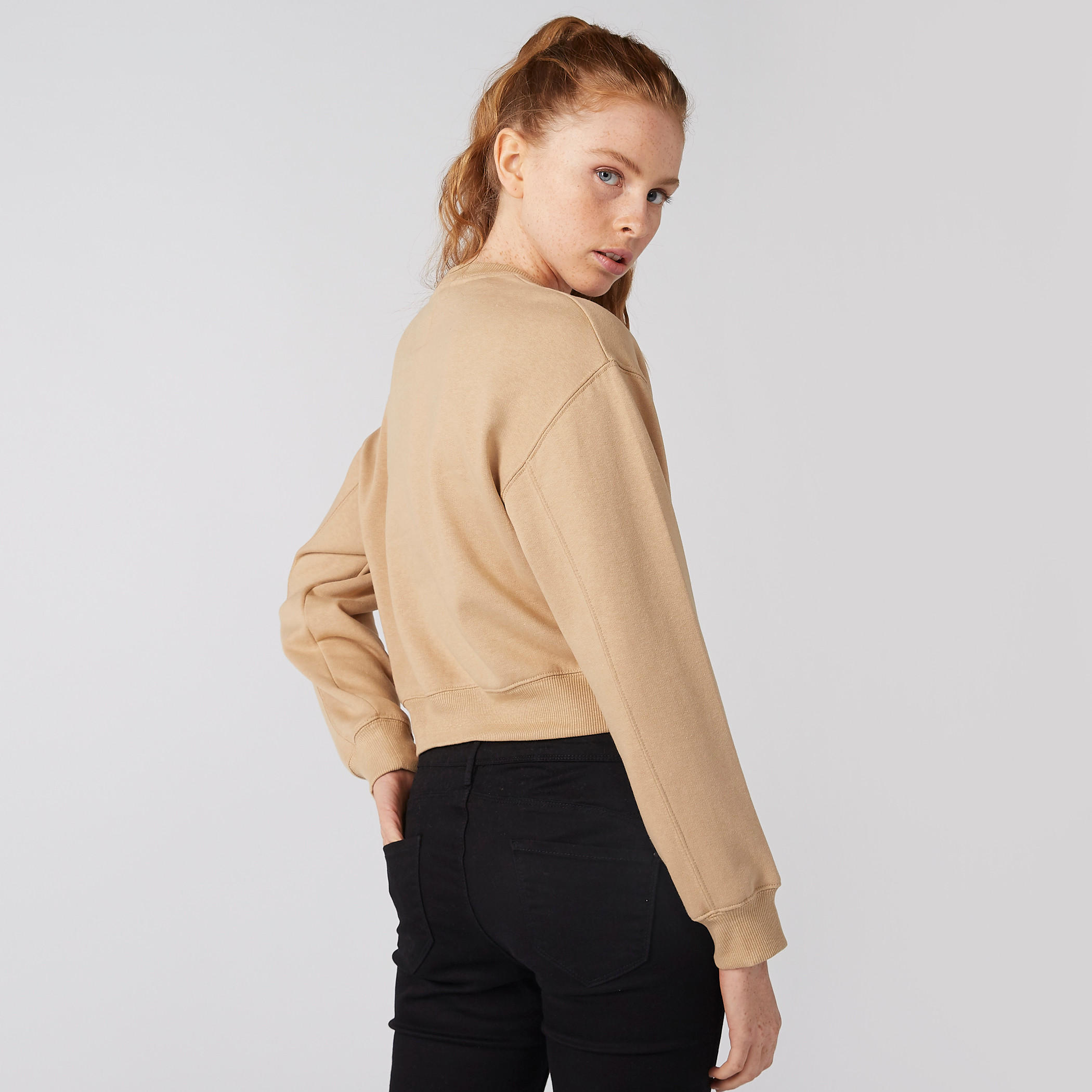Printed Crop Sweatshirt with Crew Neck and Long Sleeves-women-winterwear-hoodiesandsweatshirts-sweatshirts-image-4