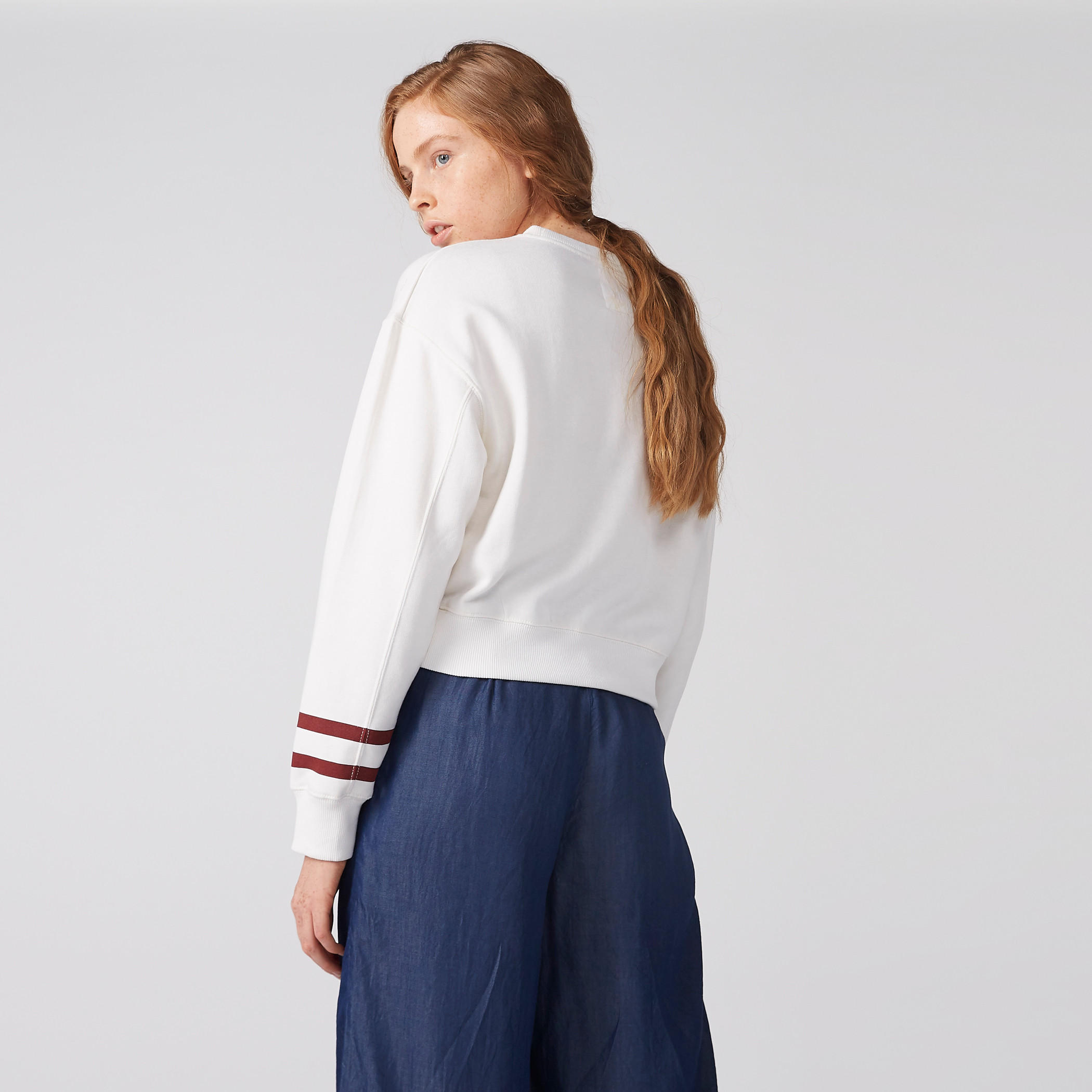 سويت شيرت بنقش مطبوع وياقة مستديرة وأكمام طويلة-women-winterwear-hoodiesandsweatshirts-sweatshirts-image-1