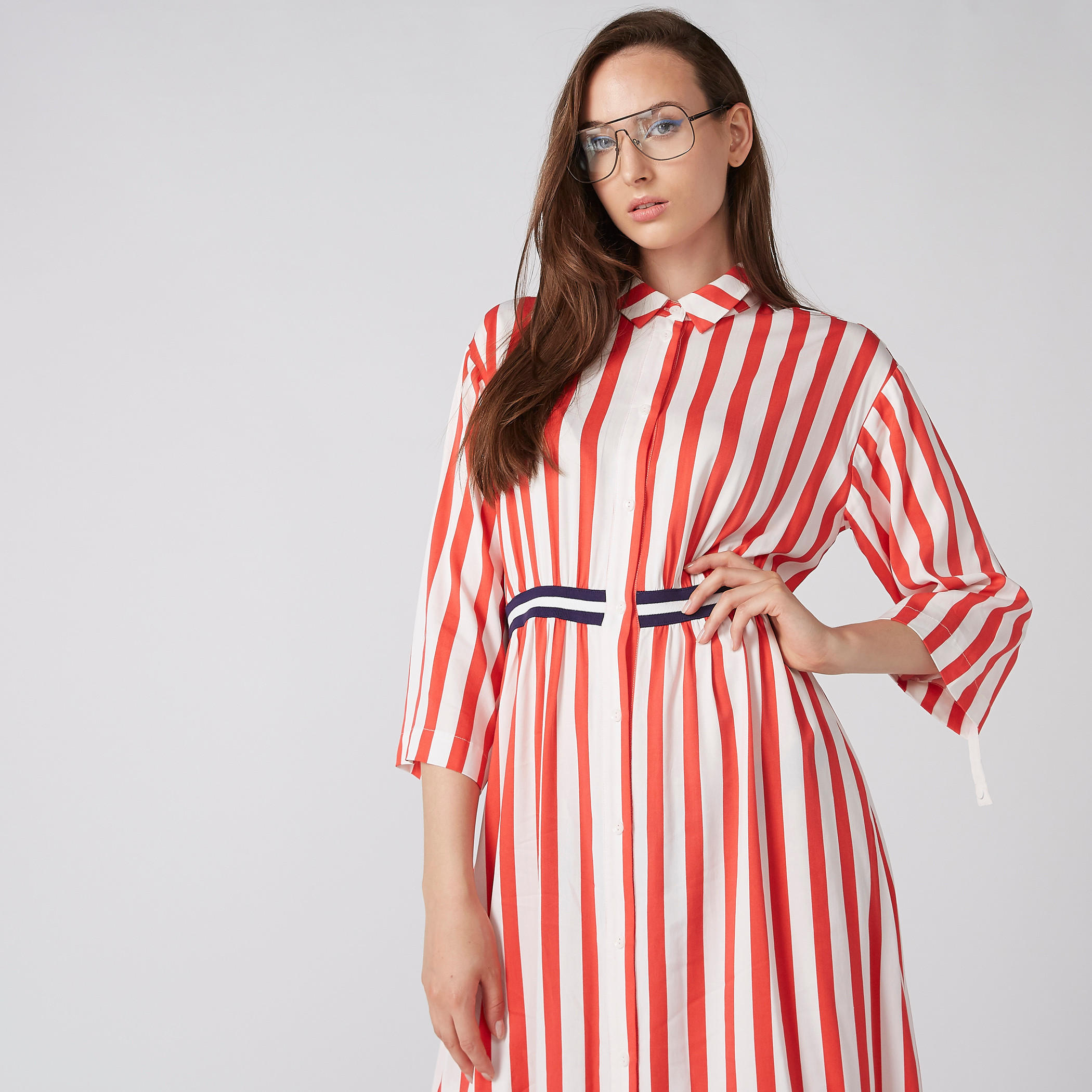 فستان قميص مقلّم متوسط الطول بأكمام 3/4 من لي كوبر-women-clothing-dresses-image-2
