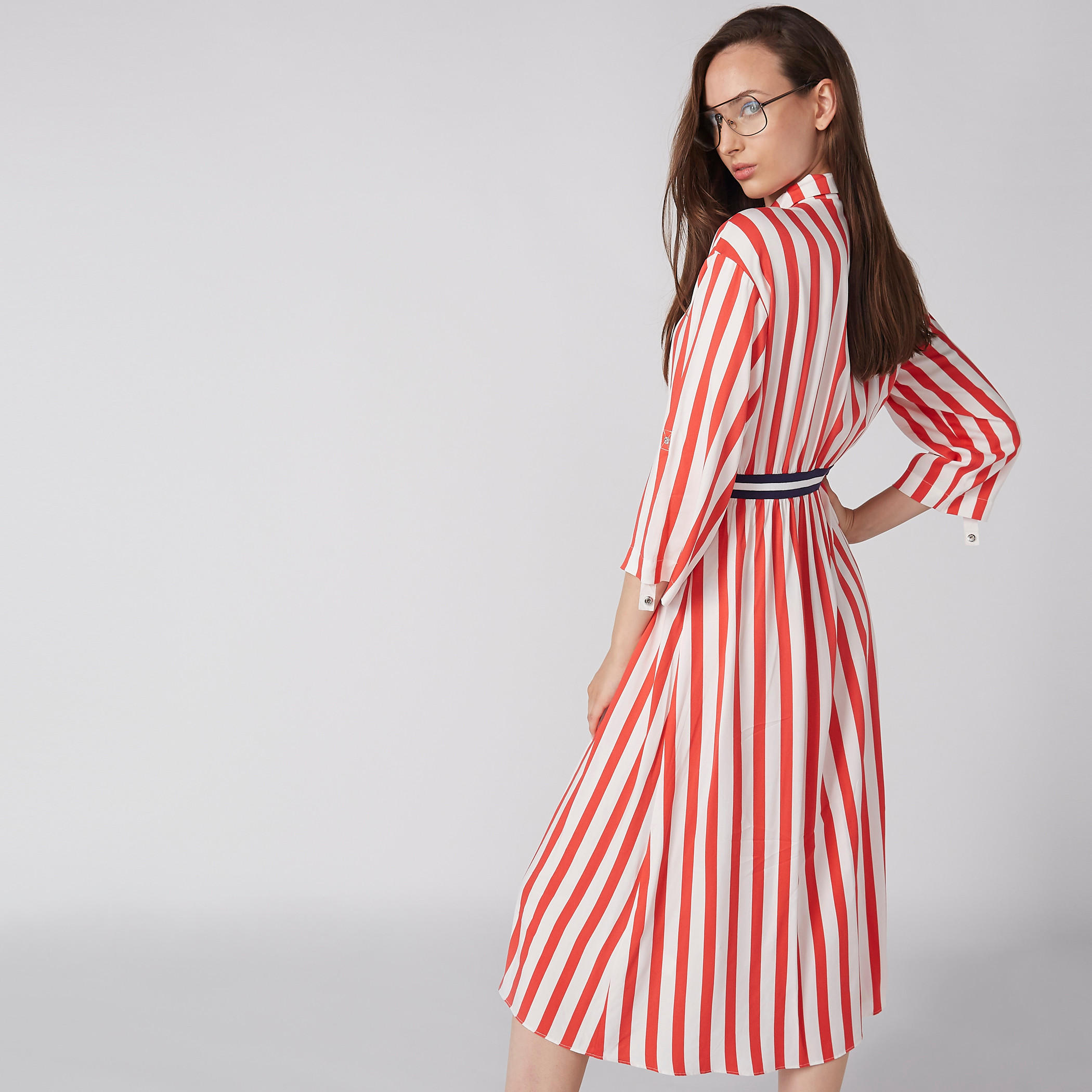 فستان قميص مقلّم متوسط الطول بأكمام 3/4 من لي كوبر-women-clothing-dresses-image-3