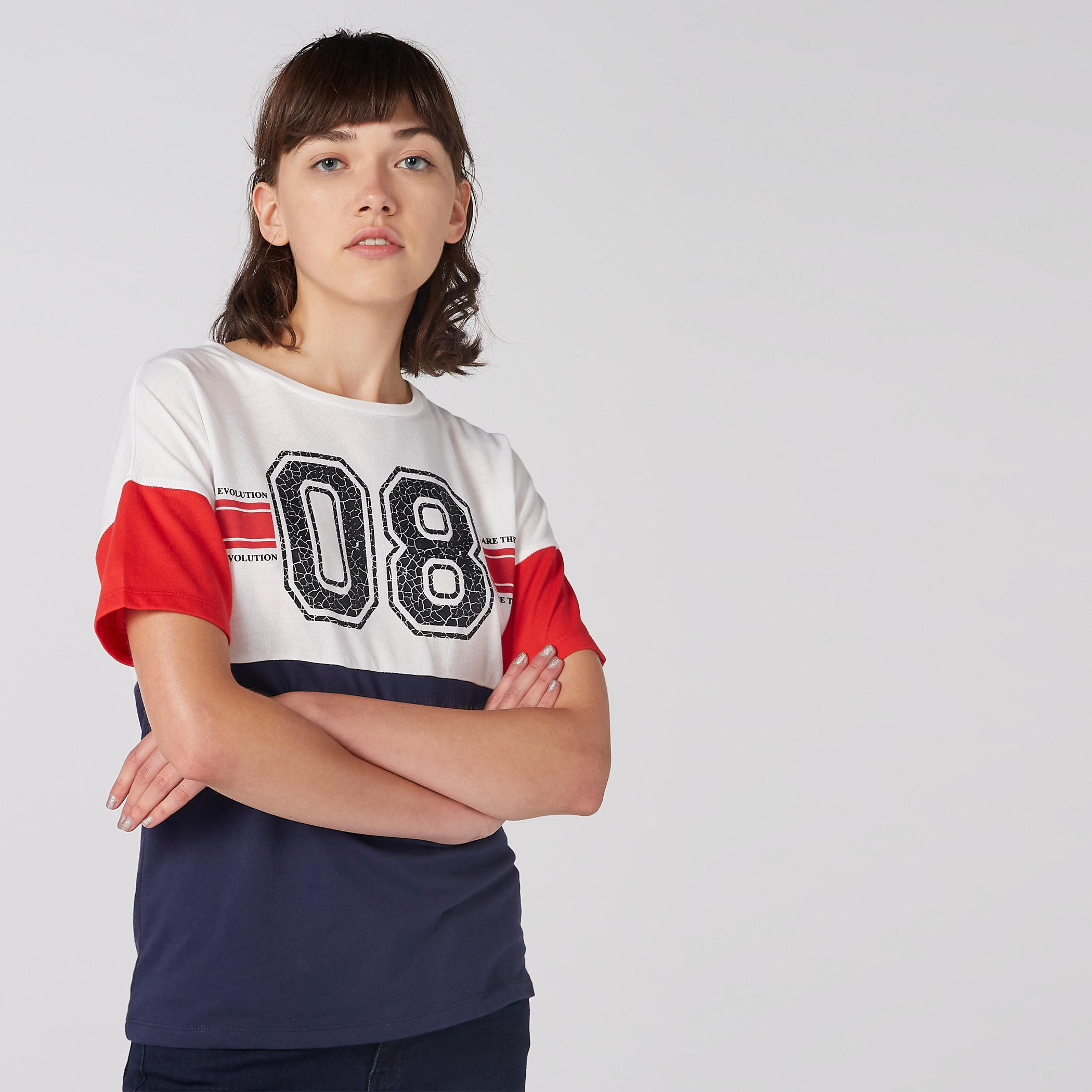 تيشيرت بنقش مطبوع وياقة مستديرة وأكمام قصيرة من لي كوبر-women-clothing-tshirts-image-2