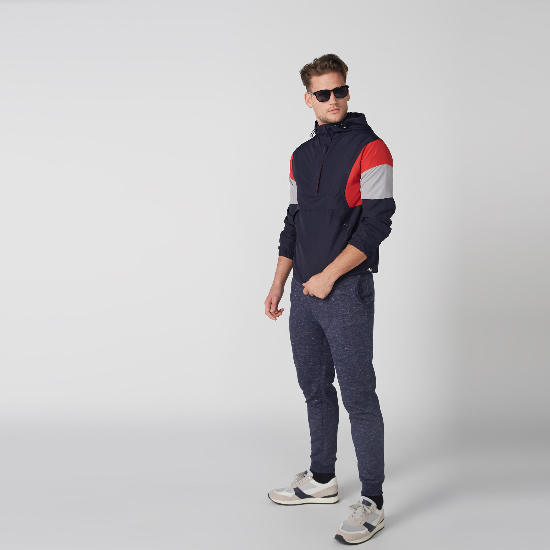 جاكيت بقبّعة وأكمام طويلة وجيوب-men-clothing-jacketsandblazers-jackets-image-3