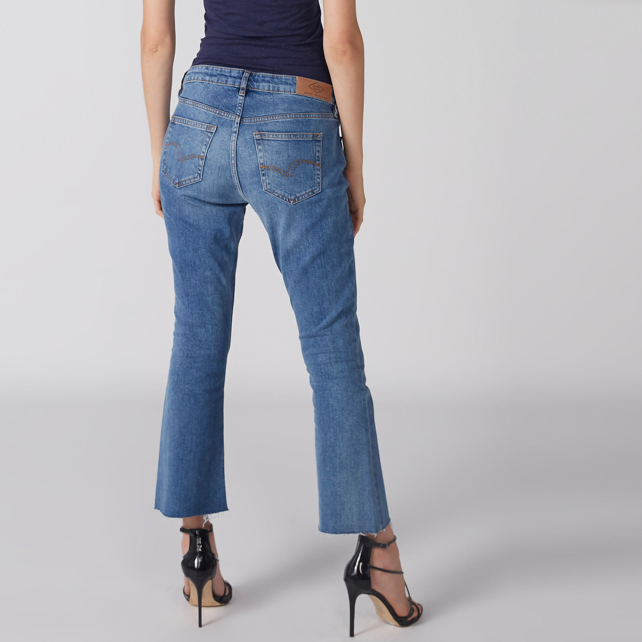 بنطال جينز قصير بزر للإغلاق-women-clothing-bottoms-jeans-image-2