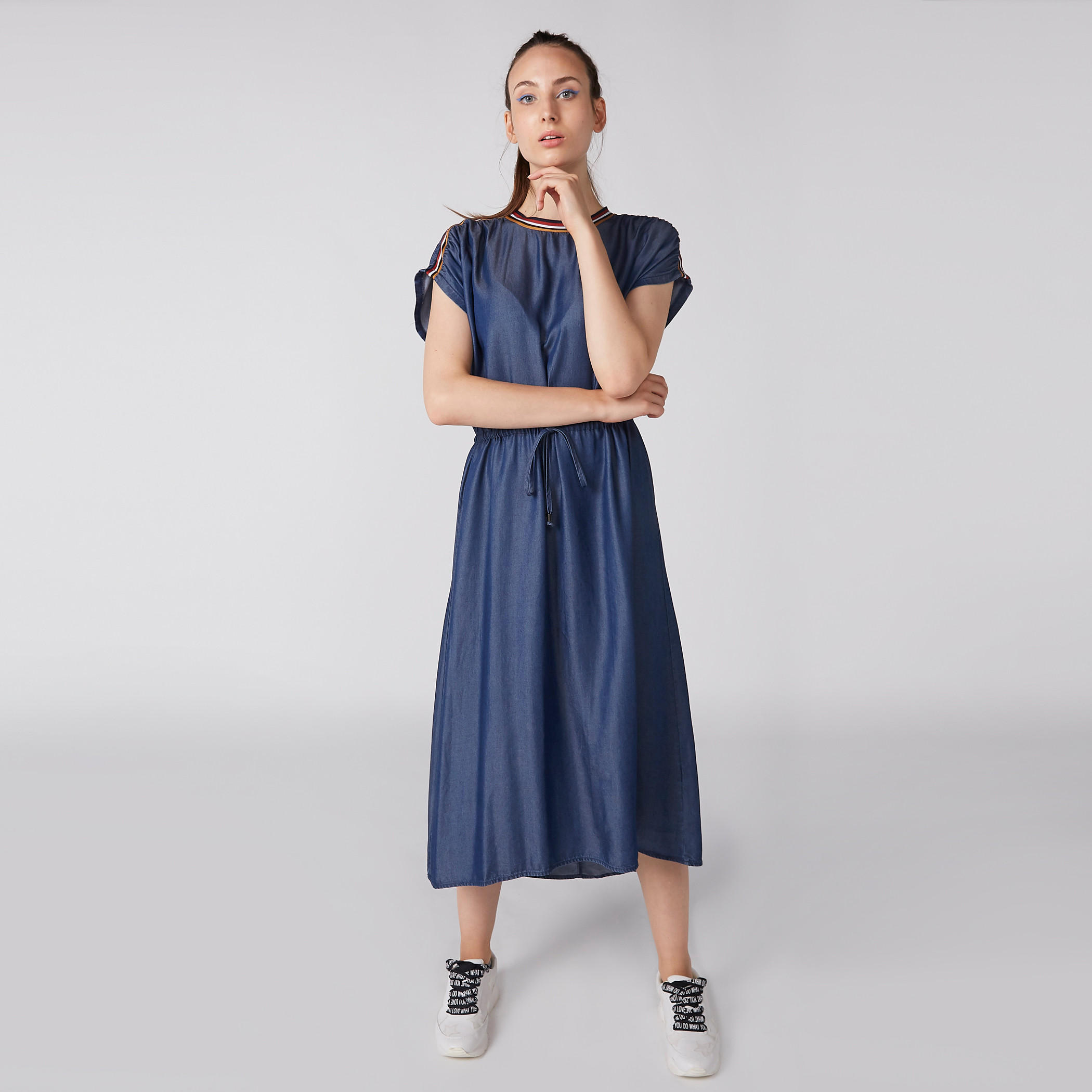 فستان بياقة مستديرة وأكمام متصلة وأربطة من لي كوبر-women-clothing-dresses-image-1