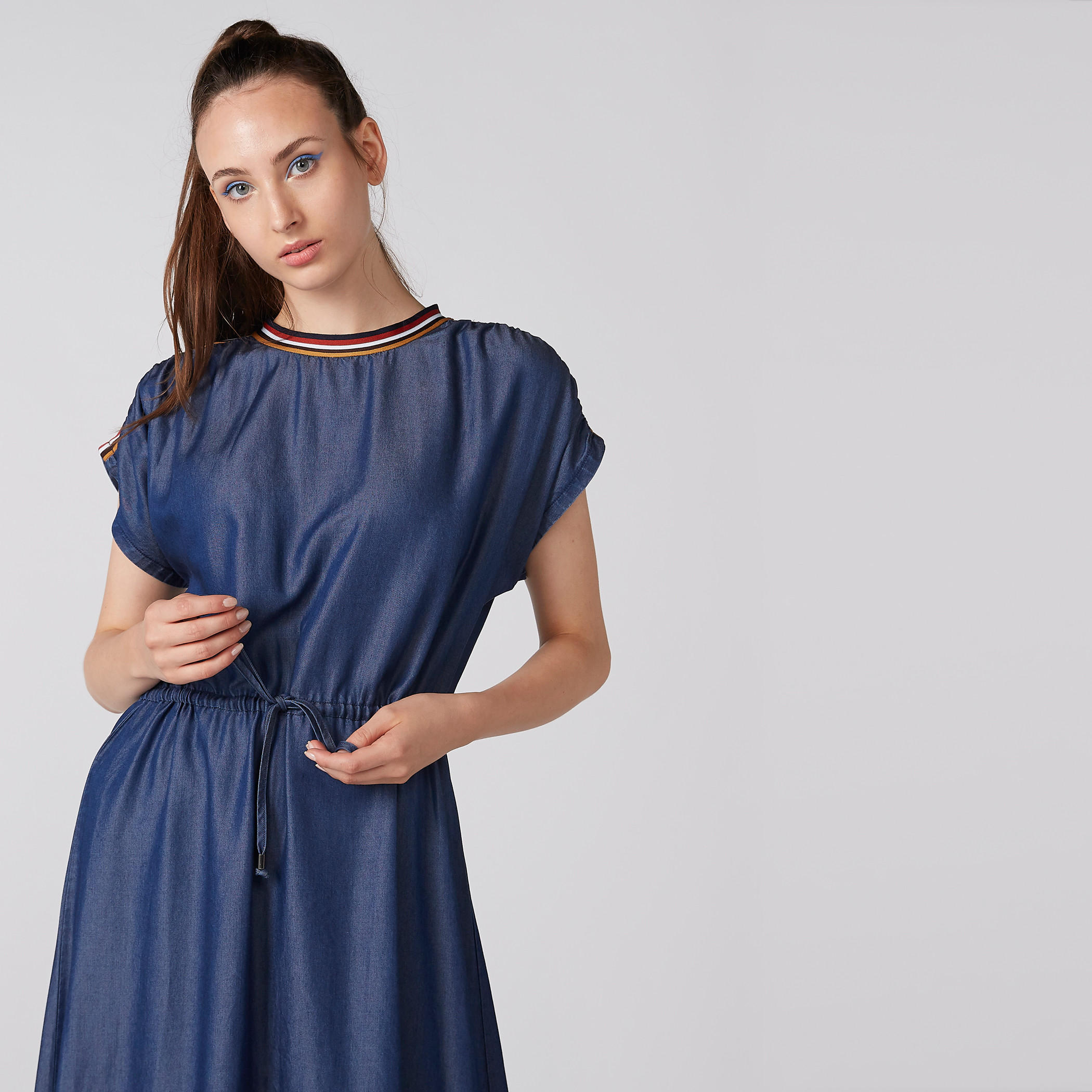 فستان بياقة مستديرة وأكمام متصلة وأربطة من لي كوبر-women-clothing-dresses-image-2