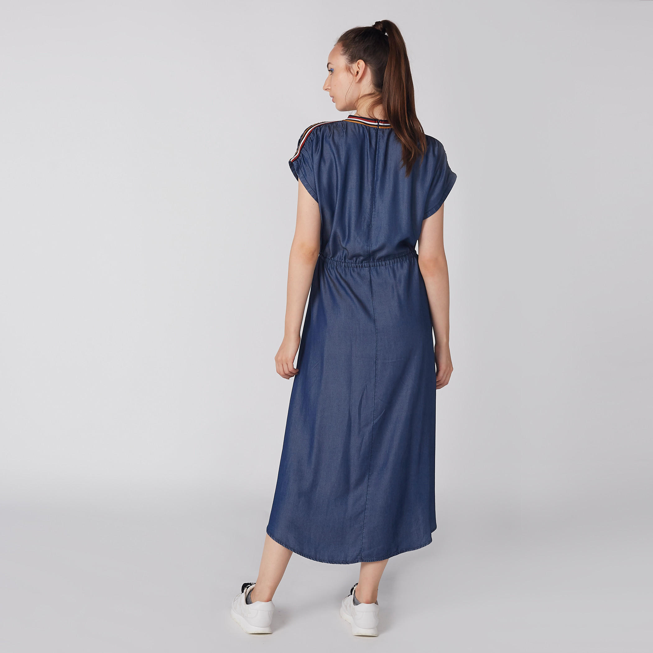 فستان بياقة مستديرة وأكمام متصلة وأربطة من لي كوبر-women-clothing-dresses-image-3