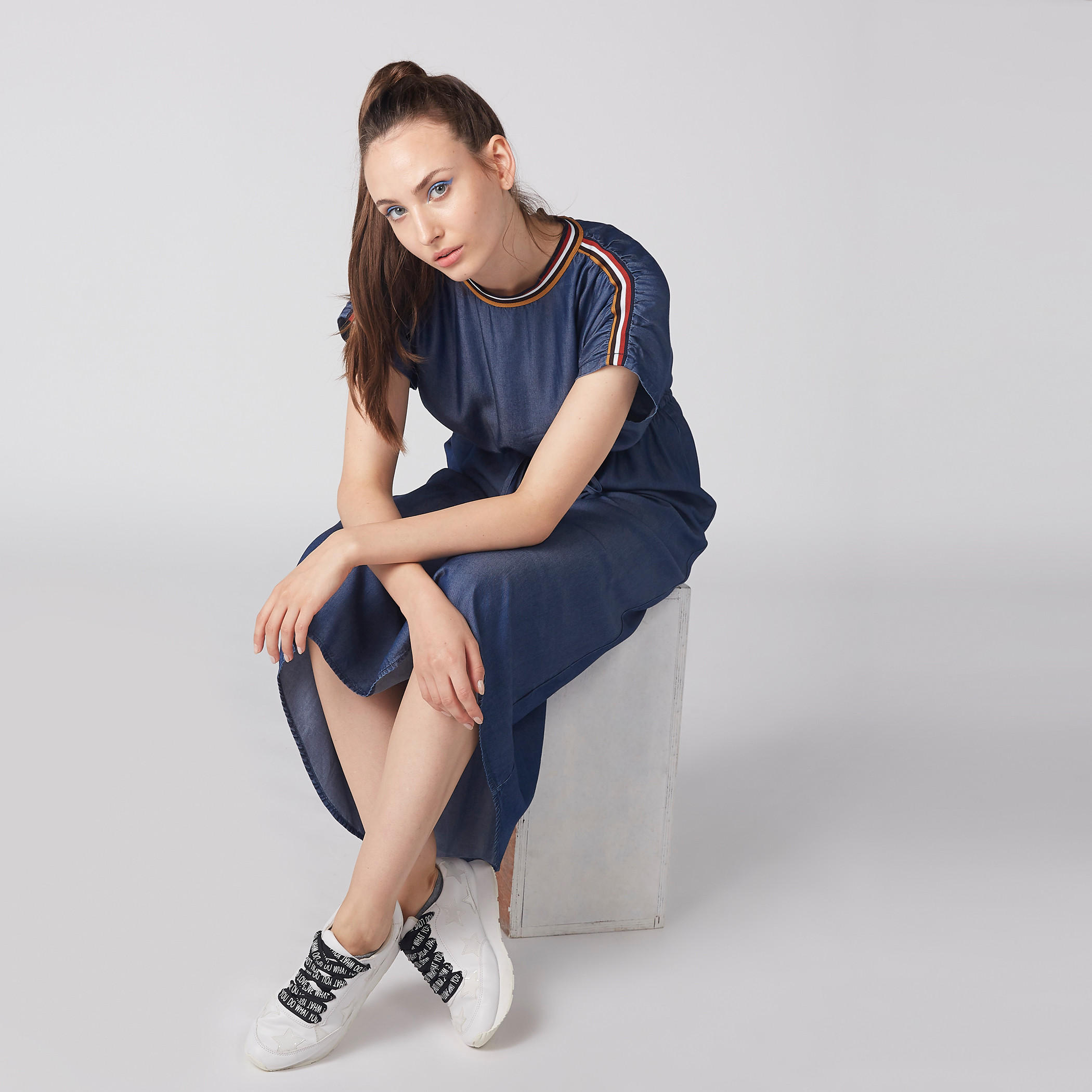 فستان بياقة مستديرة وأكمام متصلة وأربطة من لي كوبر-women-clothing-dresses-image-4