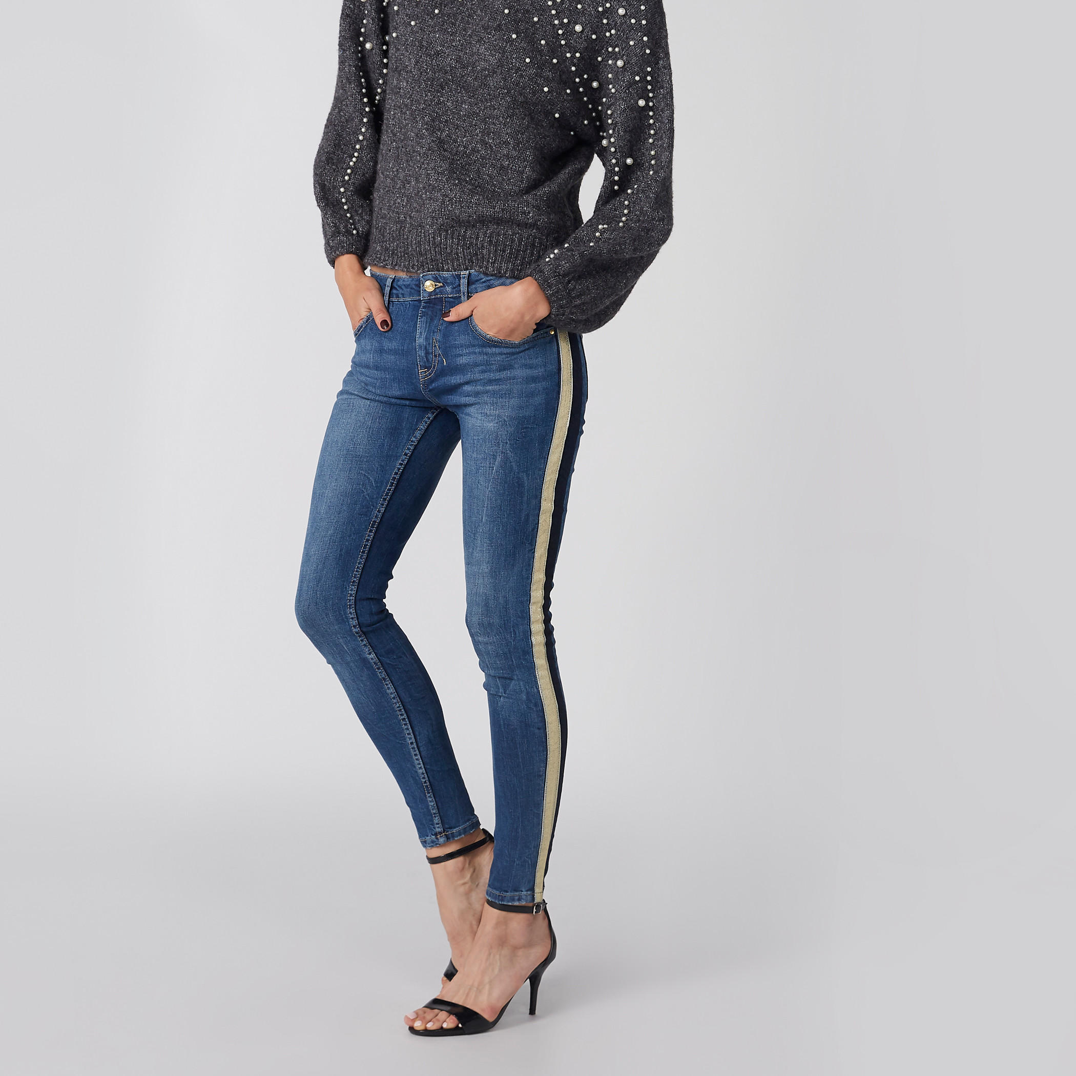 بنطال جينز بزر إغلاق وجيوب-women-clothing-bottoms-jeans-image-1