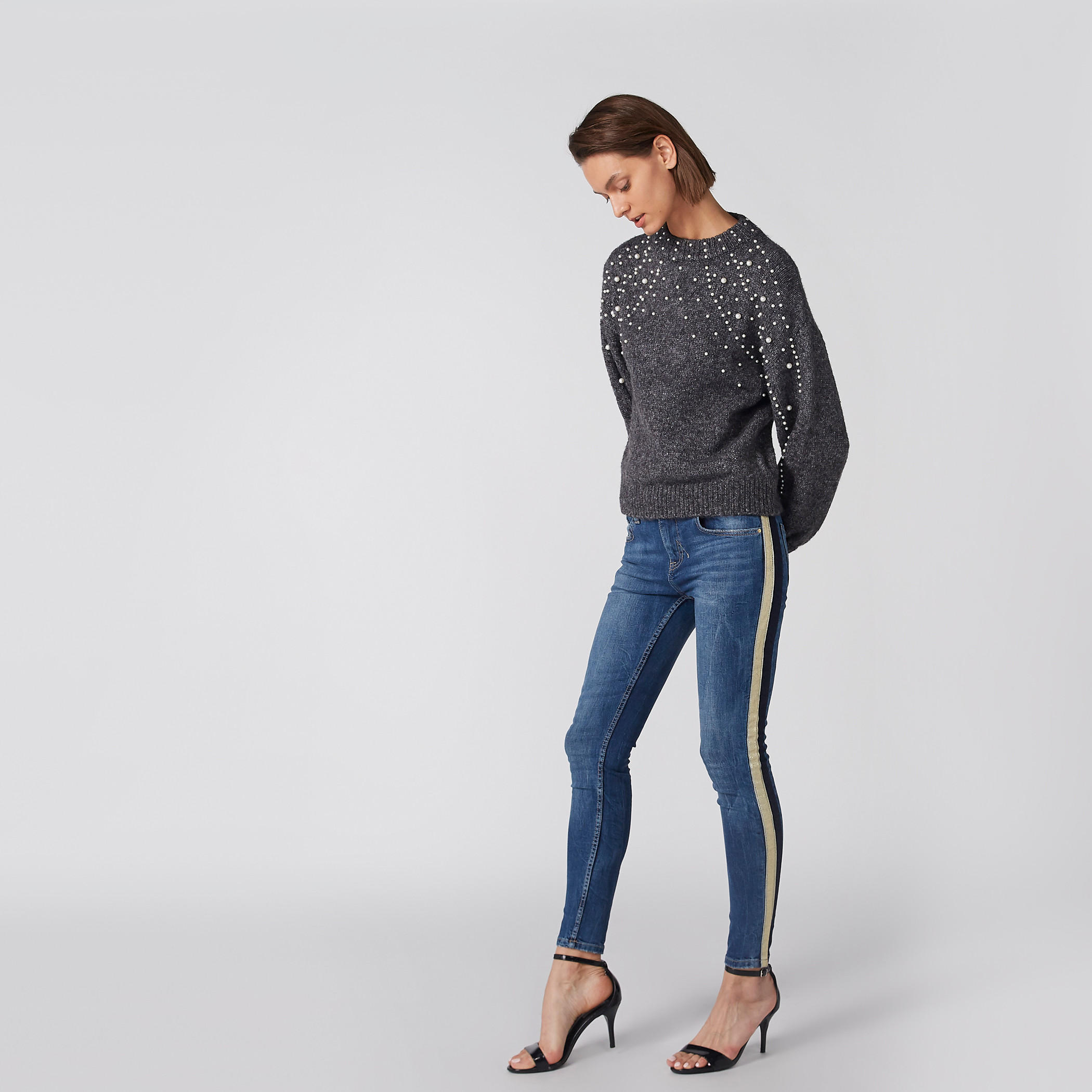 بنطال جينز بزر إغلاق وجيوب-women-clothing-bottoms-jeans-image-2