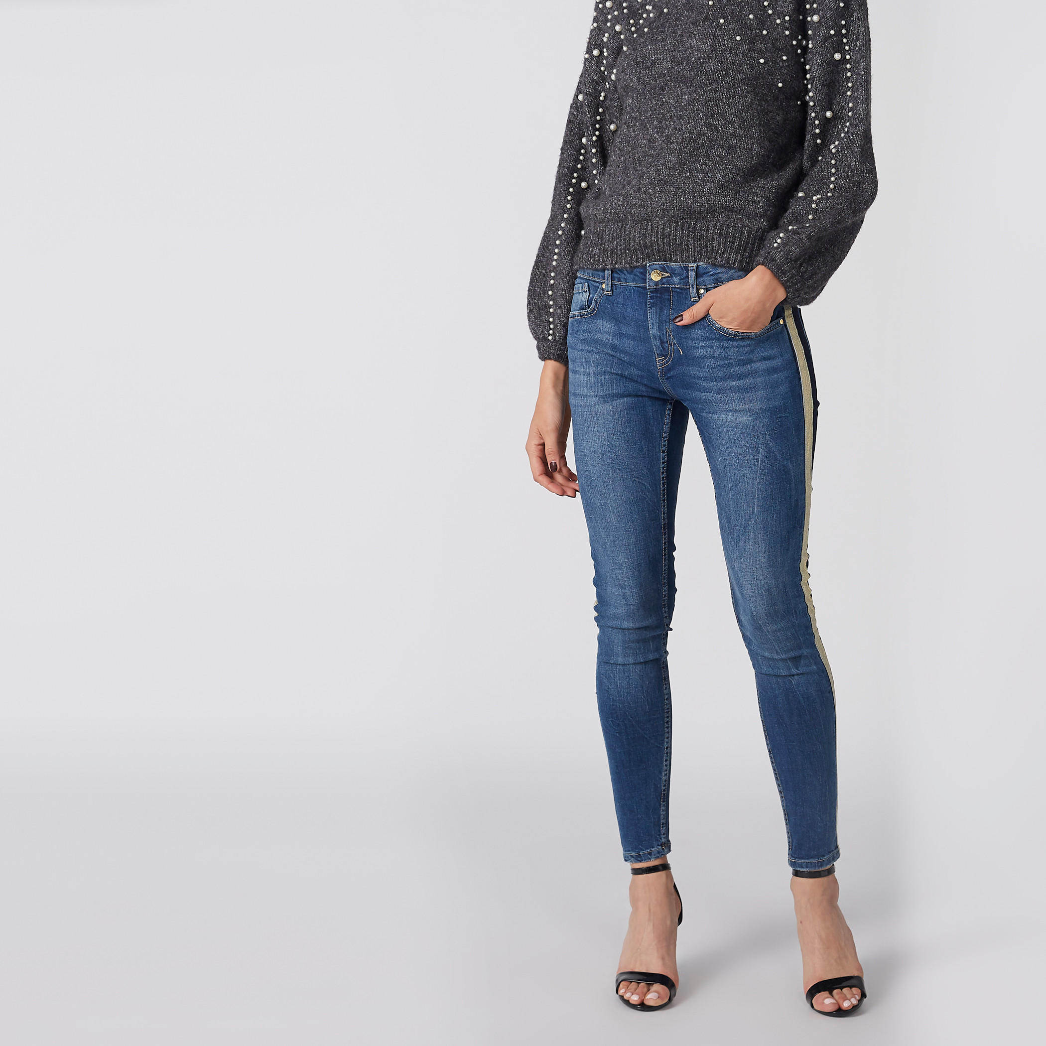 بنطال جينز بزر إغلاق وجيوب-women-clothing-bottoms-jeans-image-3