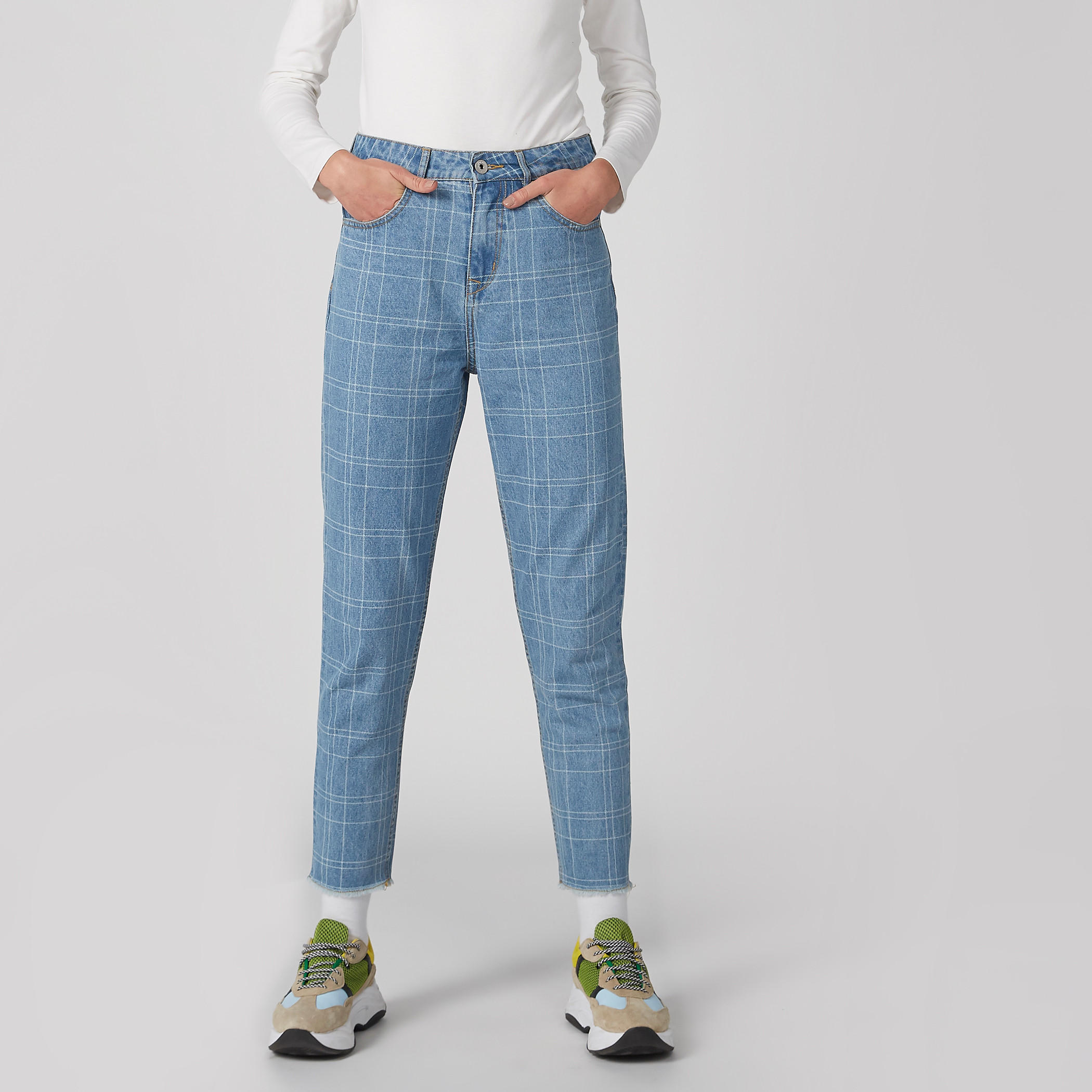 بِنطال جينز كاروهات طويل بزر إغلاق وجيوب-women-clothing-bottoms-jeans-image-1