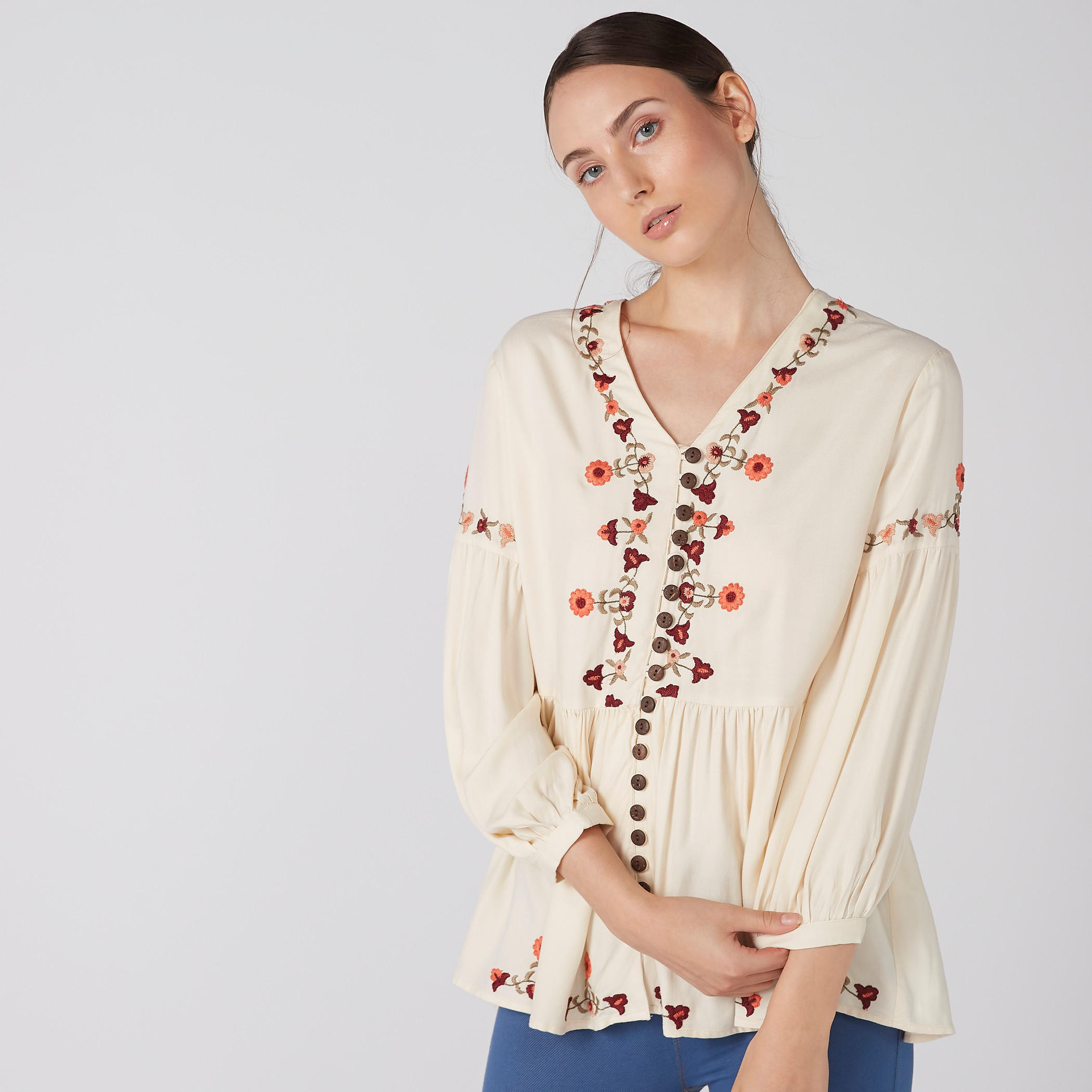بلوزة مطرزة بياقة V وأكمام طويلة وأزرار-women-clothing-shirtsandblouses-blouses-image-3