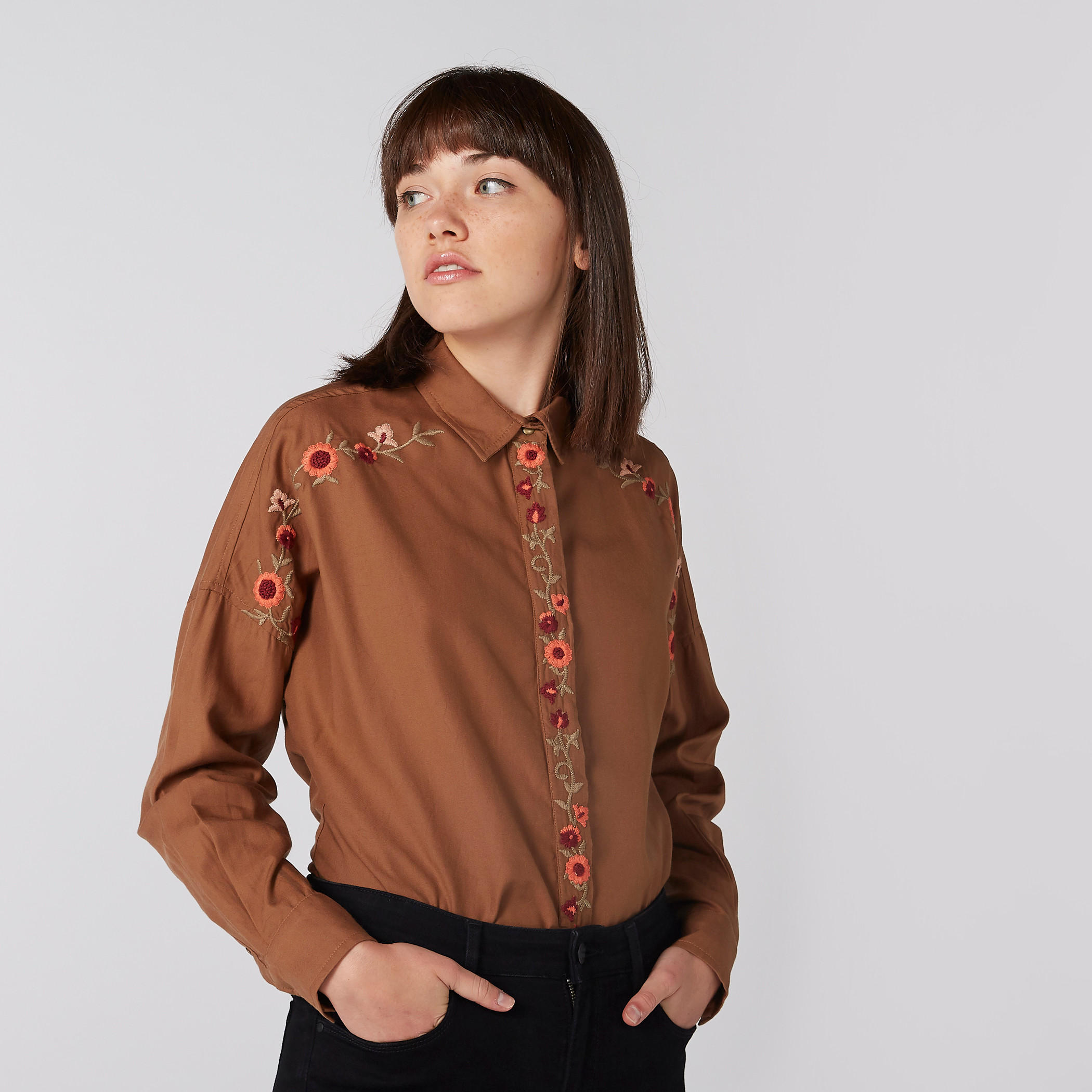 قميص مطرّز بأكمام طويلة وأزرار-women-clothing-shirtsandblouses-shirts-image-4
