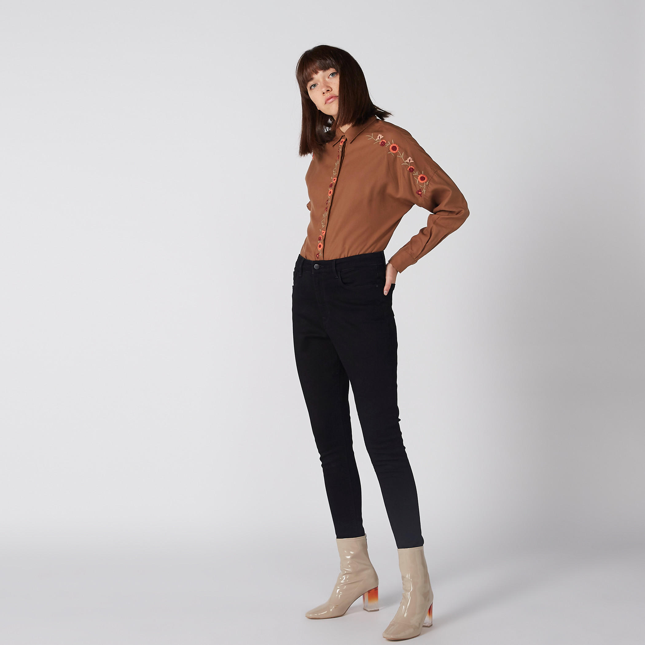 قميص مطرّز بأكمام طويلة وأزرار-women-clothing-shirtsandblouses-shirts-image-2