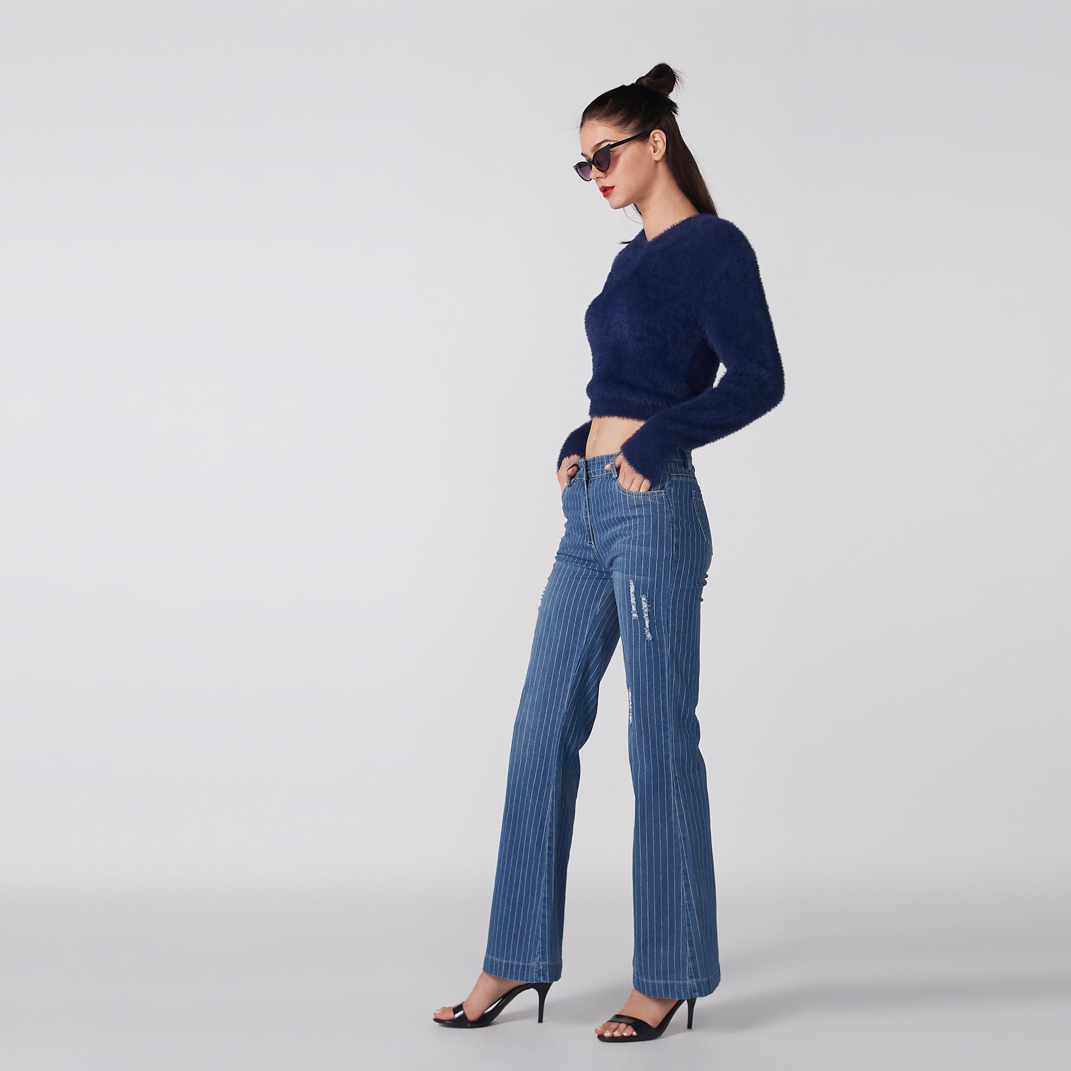 كنزة بارزة الملمس بياقة V وأكمام طويلة-women-clothing-cardigansandjumpers-jumpers-image-1