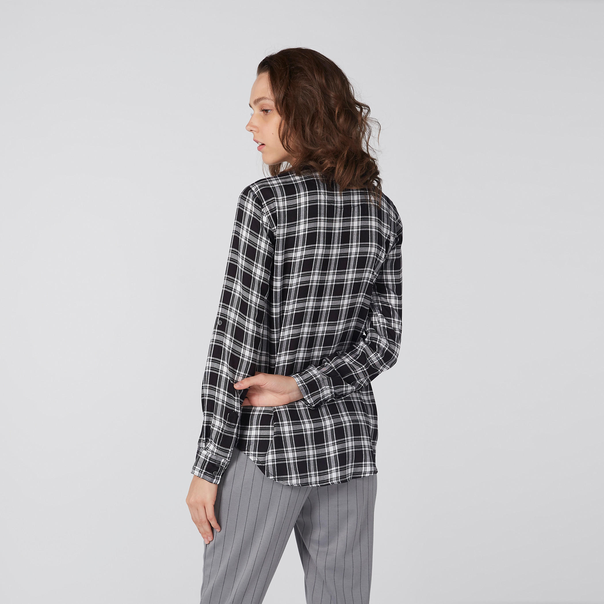 قميص كاروهات بأكمام طويلة وجيوب-women-clothing-shirtsandblouses-shirts-image-4