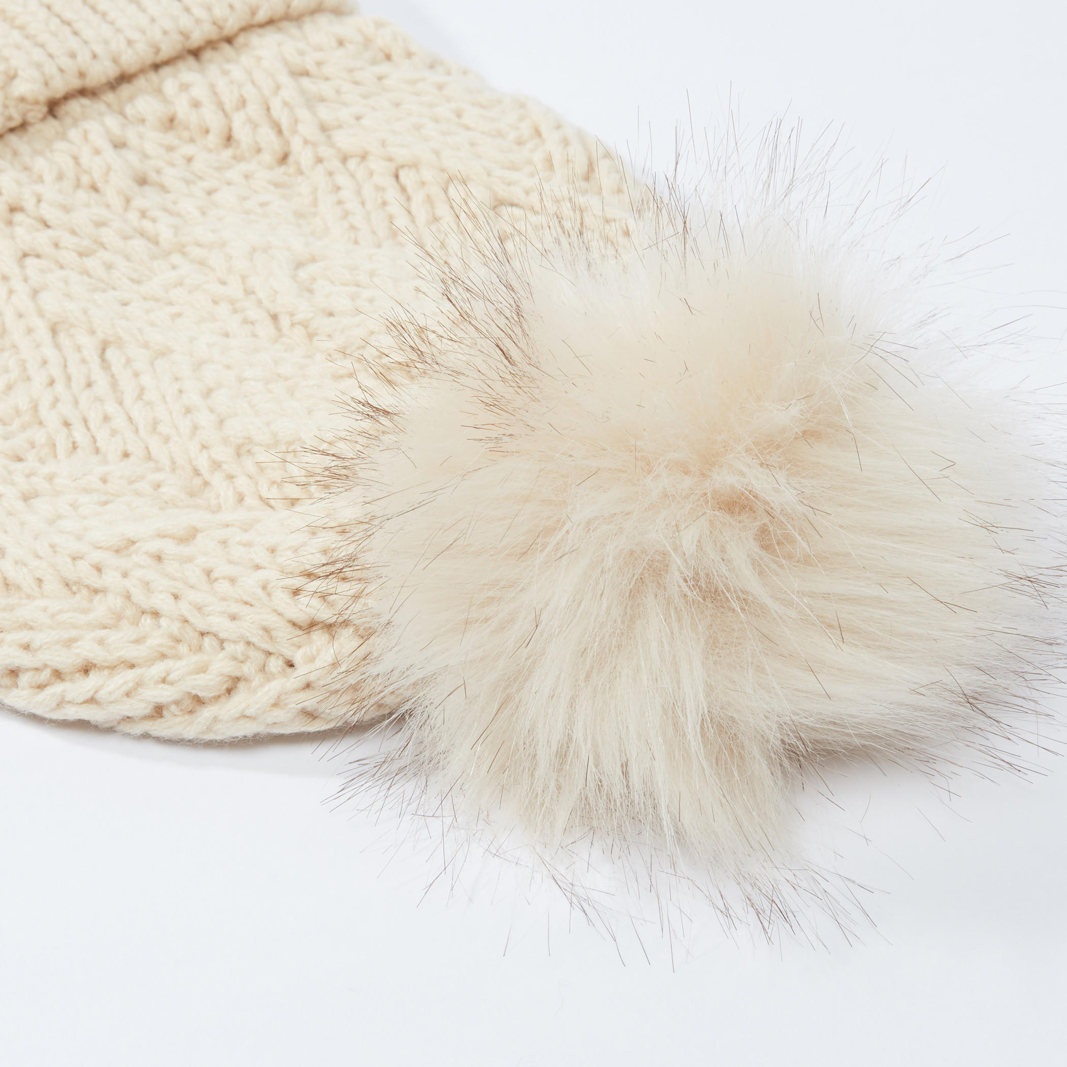 قبعة بيني بارزة الملمس مزينة بكرات بوم بوم من لي كوبر-women-clothingaccessories-capsandhats-image-3