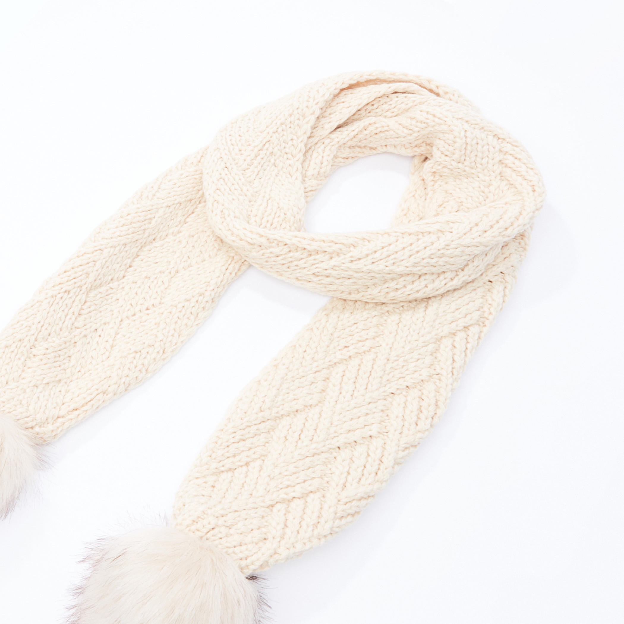 كوفية بارزة الملمس مزينة بكرات بوم بوم من لي كوبر-women-clothingaccessories-scarves-image-1