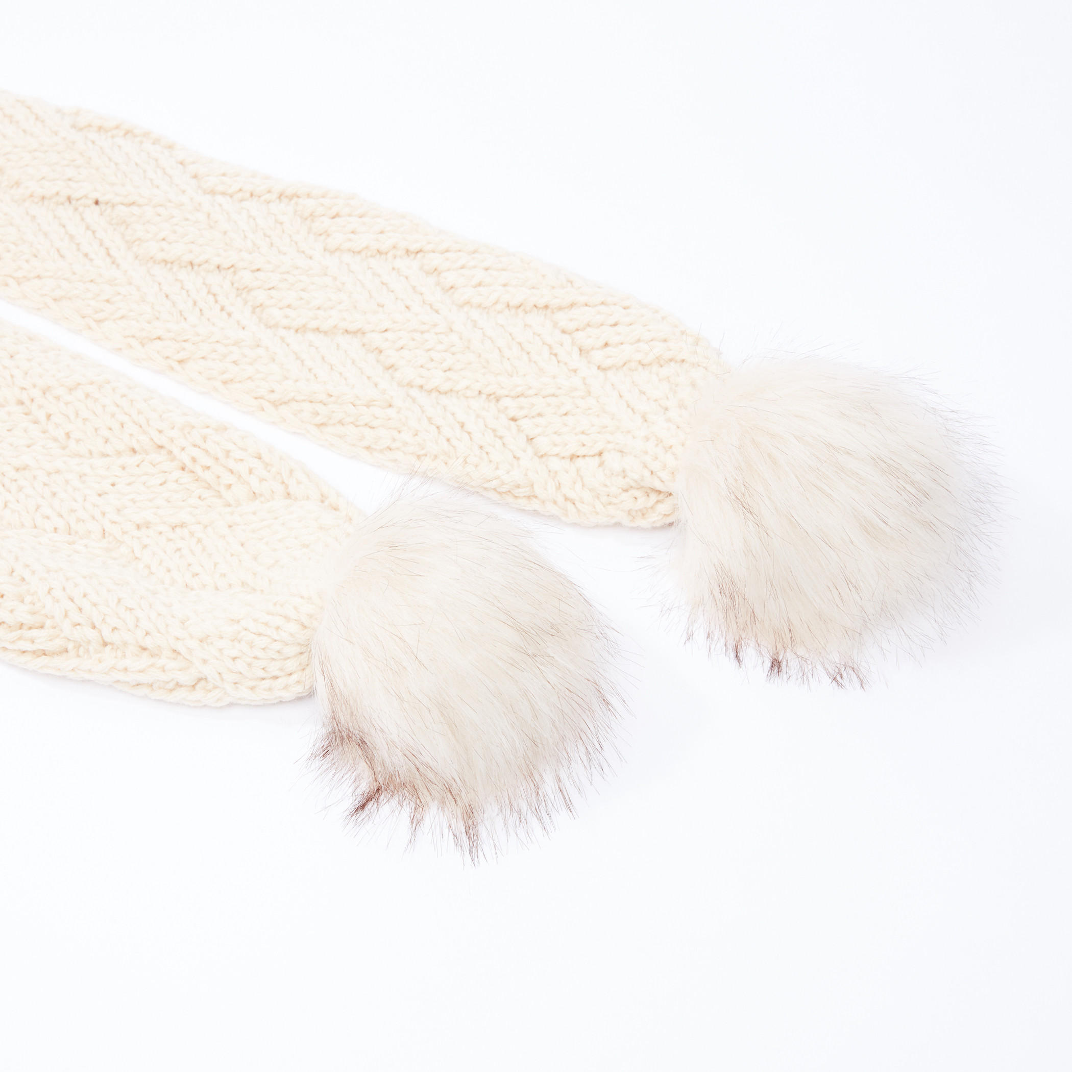 كوفية بارزة الملمس مزينة بكرات بوم بوم من لي كوبر-women-clothingaccessories-scarves-image-3
