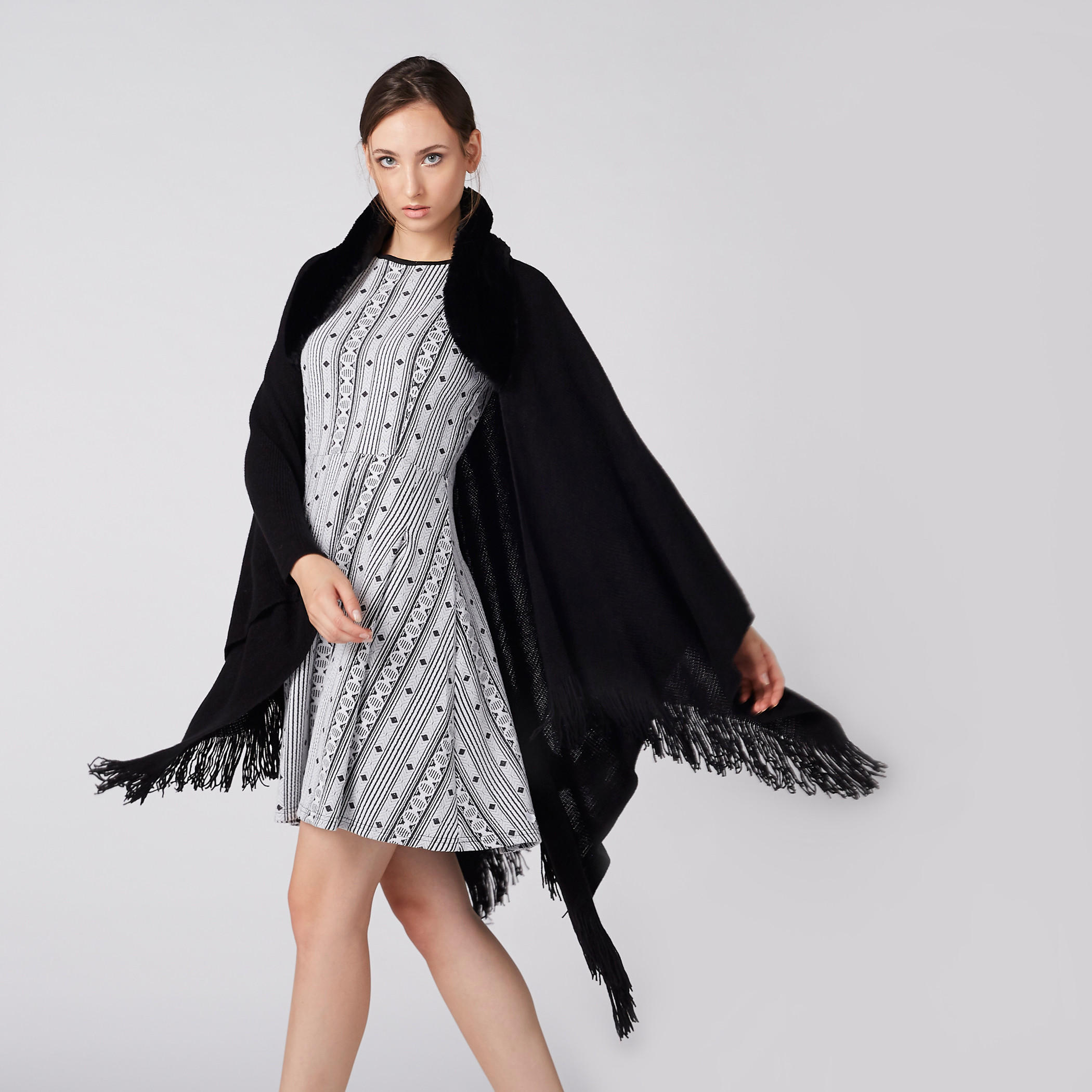 سترة فضفاضة مفتوحة من الأمام بشراشيب من لي كوبر-women-clothingaccessories-scarves-image-2