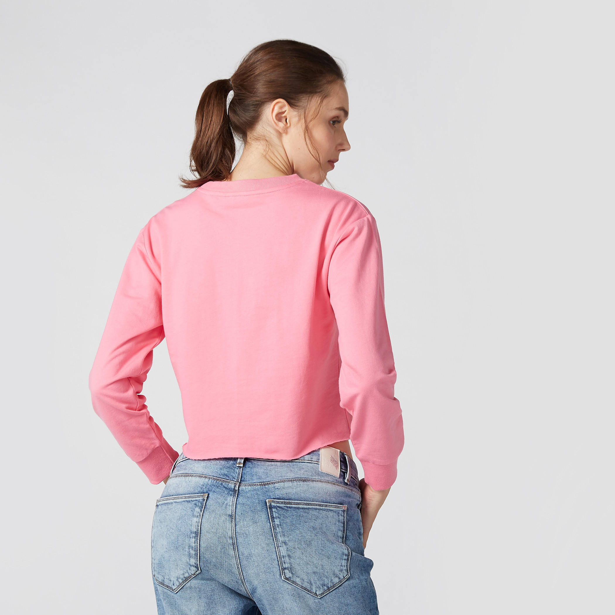 سويت شيرت قصير بتطريز من لي كوبر-women-winterwear-hoodiesandsweatshirts-sweatshirts-image-3