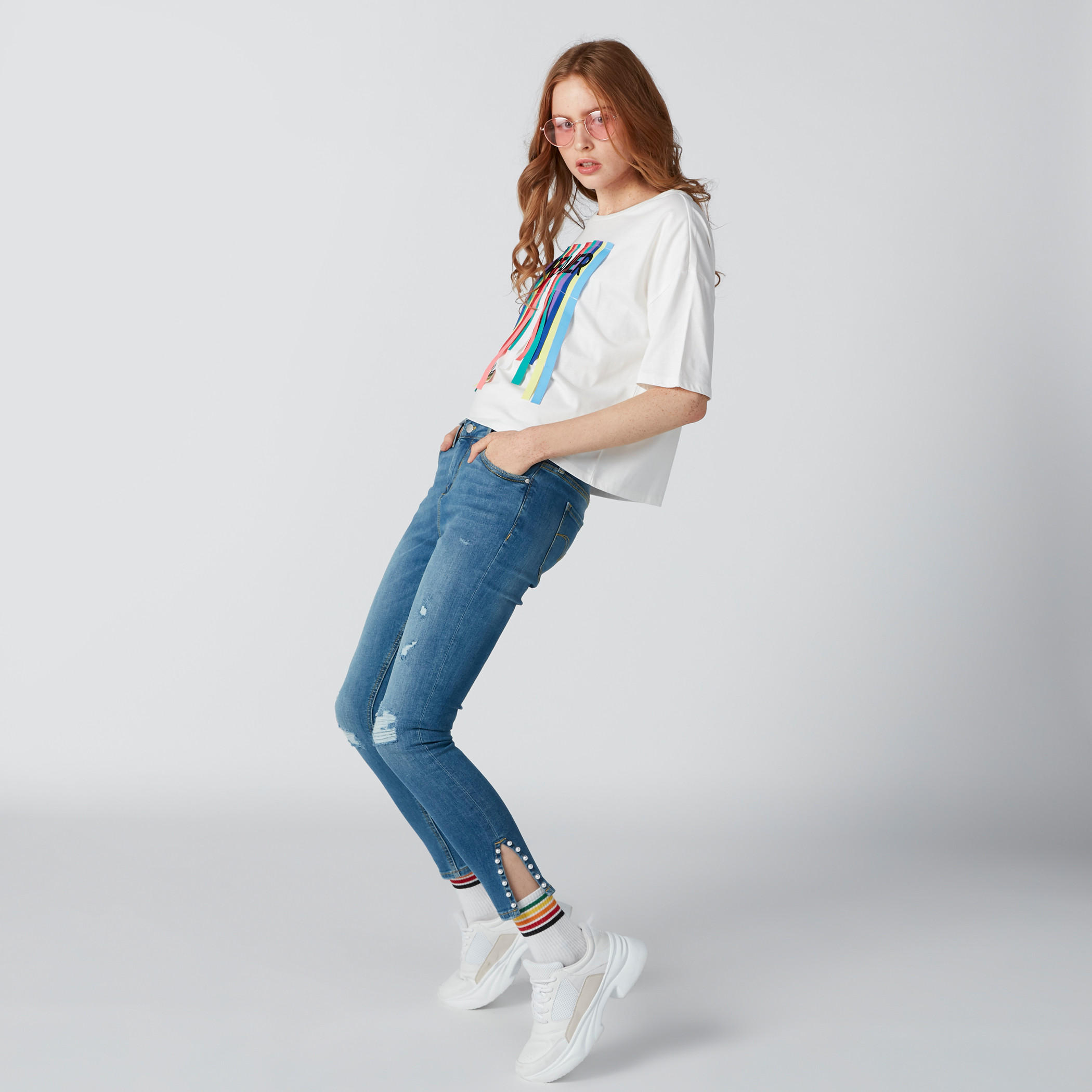 بنطلون جينز ممزّق وتفاصيل لؤلؤ وسحّاب-women-clothing-bottoms-jeans-image-1