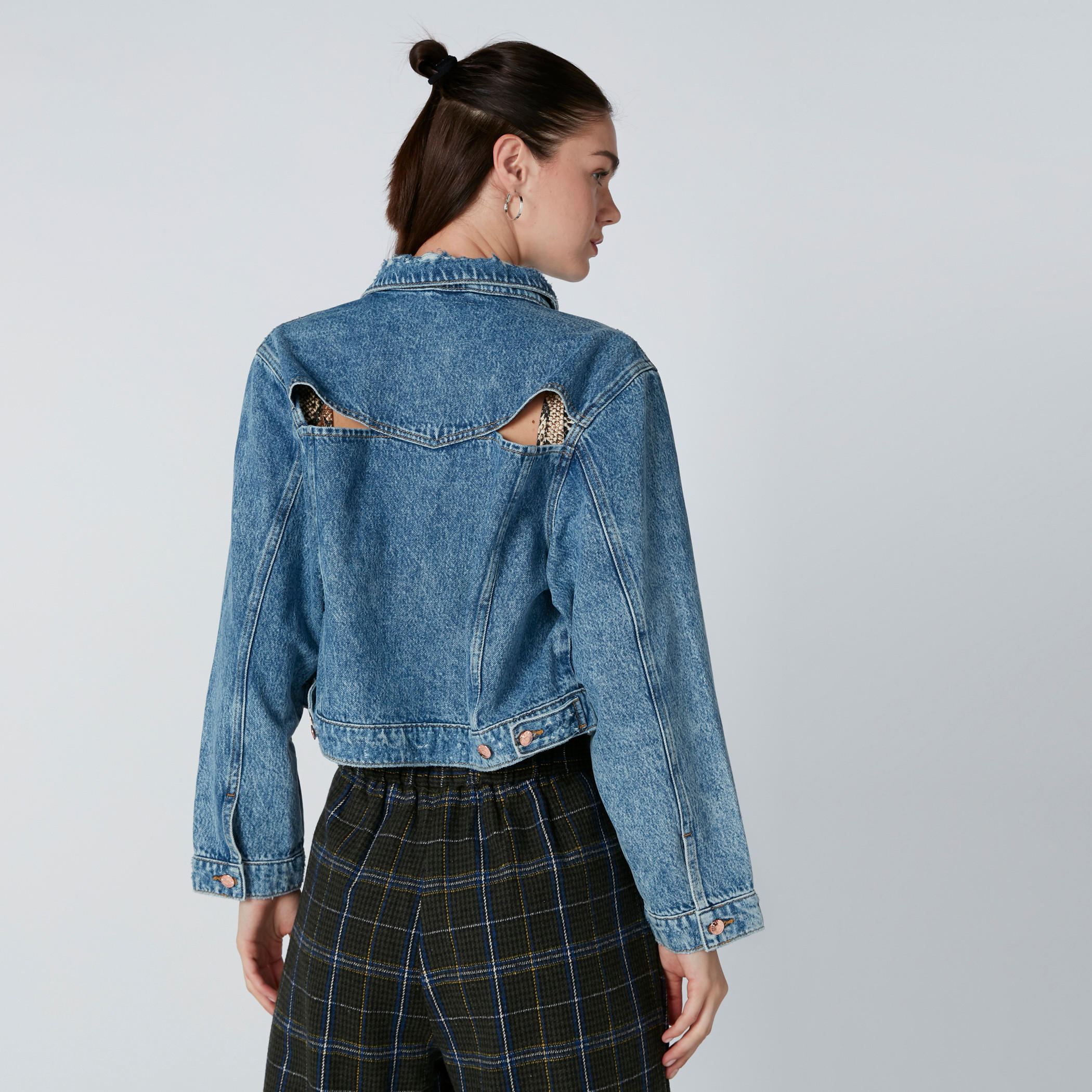 Long Sleeves Denim Jacket with Cutout Detail-women-winterwear-coatsandjackets-jackets-image-2