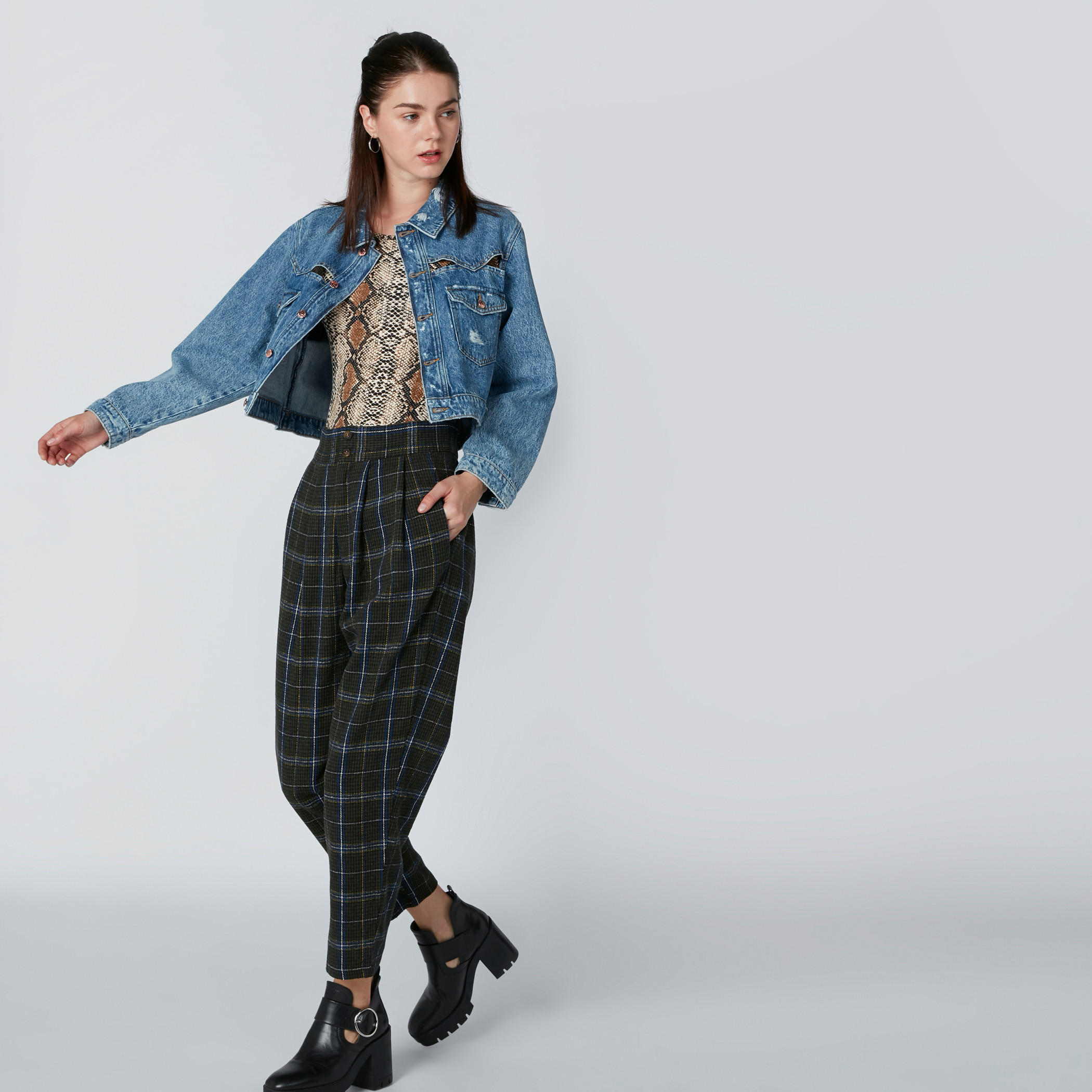 Long Sleeves Denim Jacket with Cutout Detail-women-winterwear-coatsandjackets-jackets-image-3