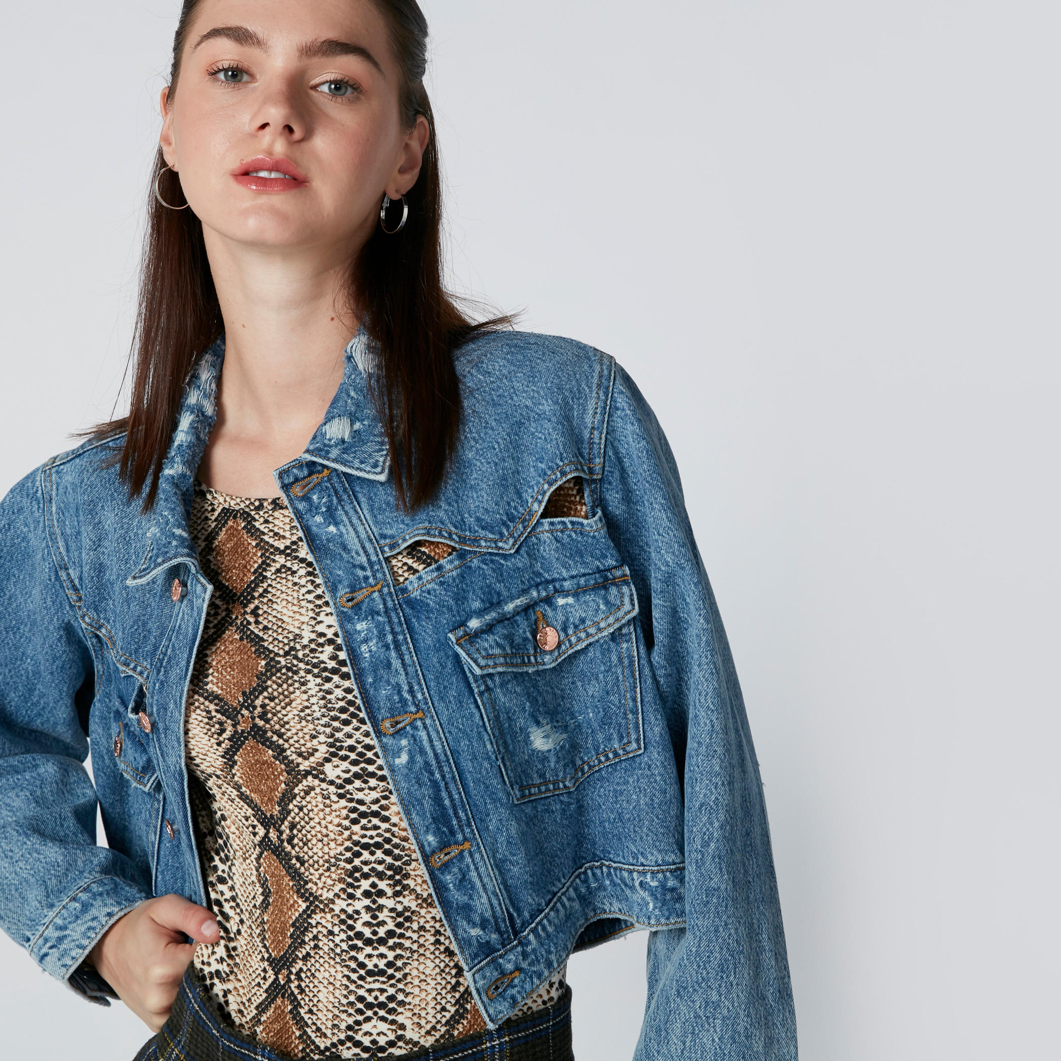 Long Sleeves Denim Jacket with Cutout Detail-women-winterwear-coatsandjackets-jackets-image-4