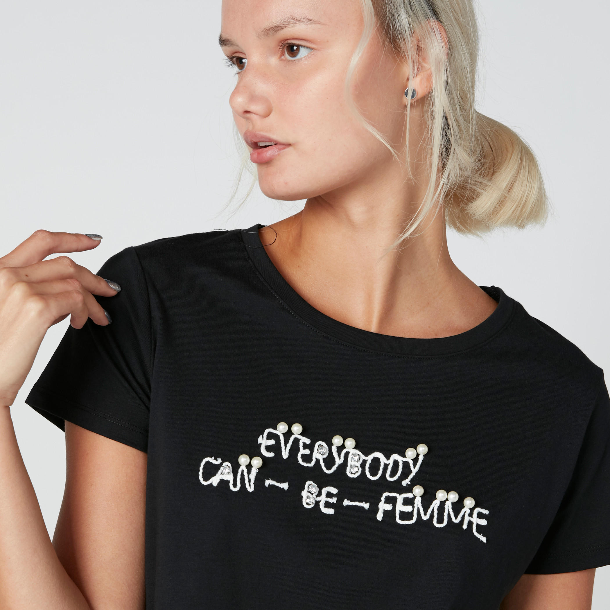 تيشيرت مزيّن بأكمام قصيرة من لي كوبر-women-clothing-tshirts-image-2