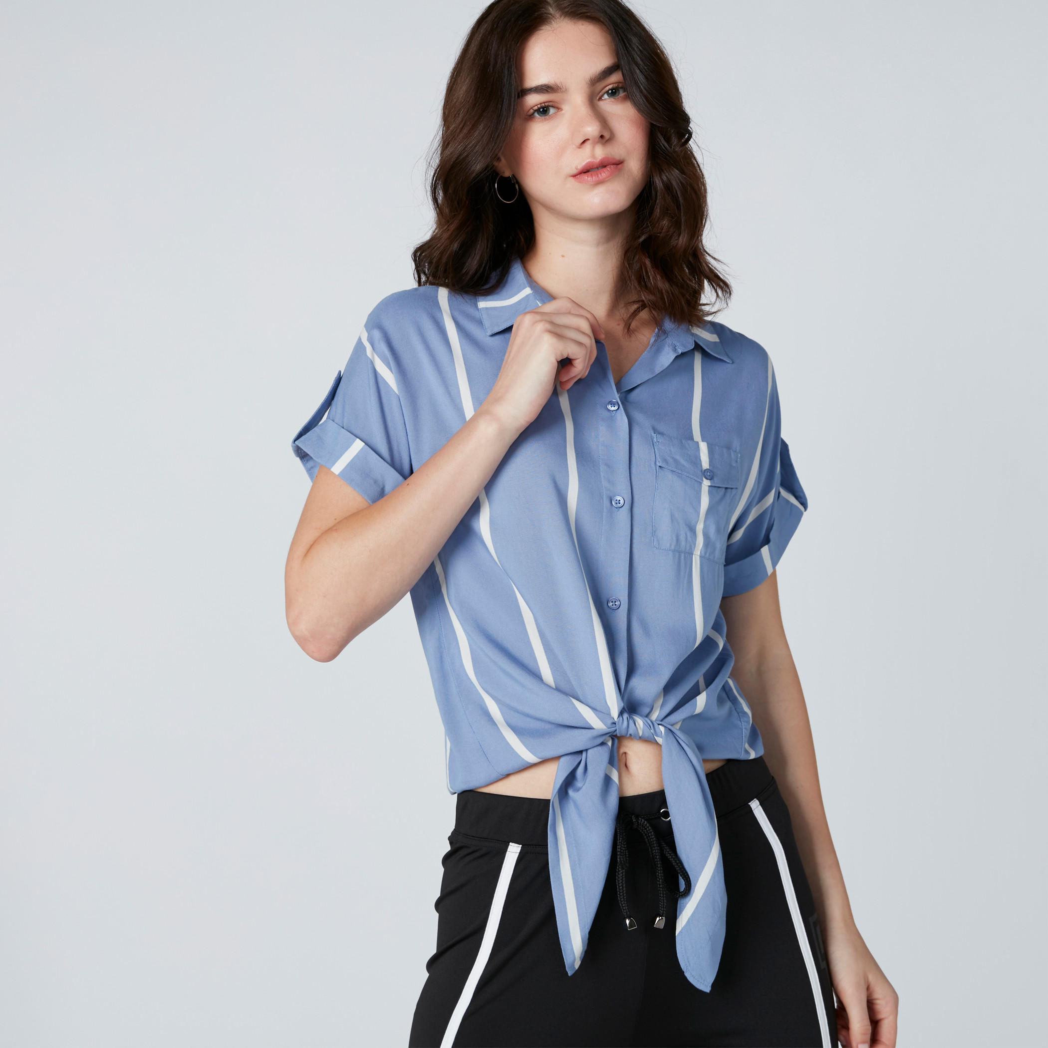 قميص مقلّم بأربطة وأكمام متصلة من لي كوبر-women-clothing-shirtsandblouses-shirts-image-1