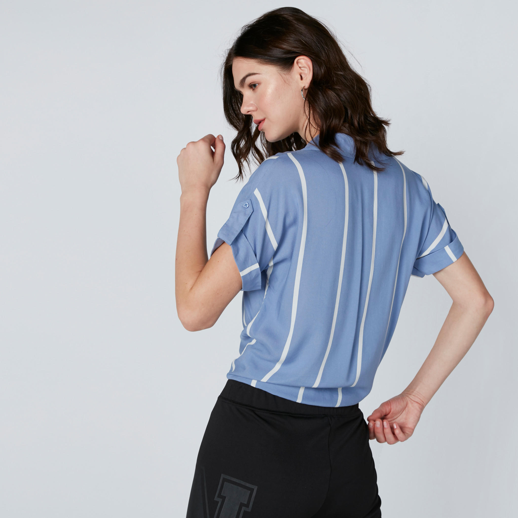 قميص مقلّم بأربطة وأكمام متصلة من لي كوبر-women-clothing-shirtsandblouses-shirts-image-2