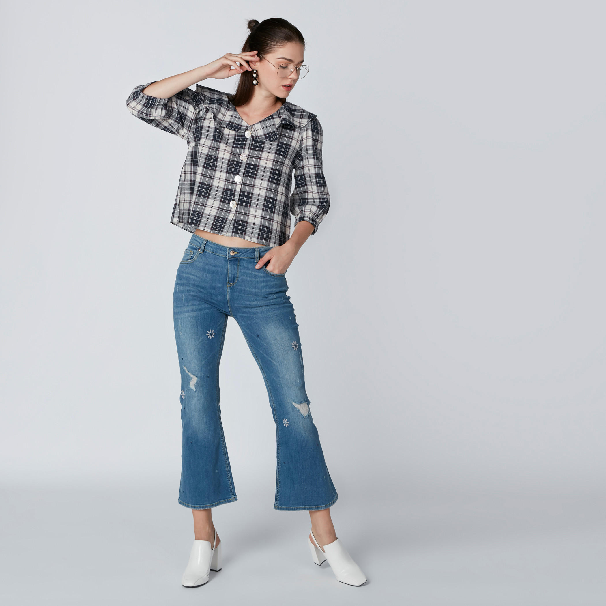 جينز بتطريز وجيوب-women-clothing-bottoms-jeans-image-1