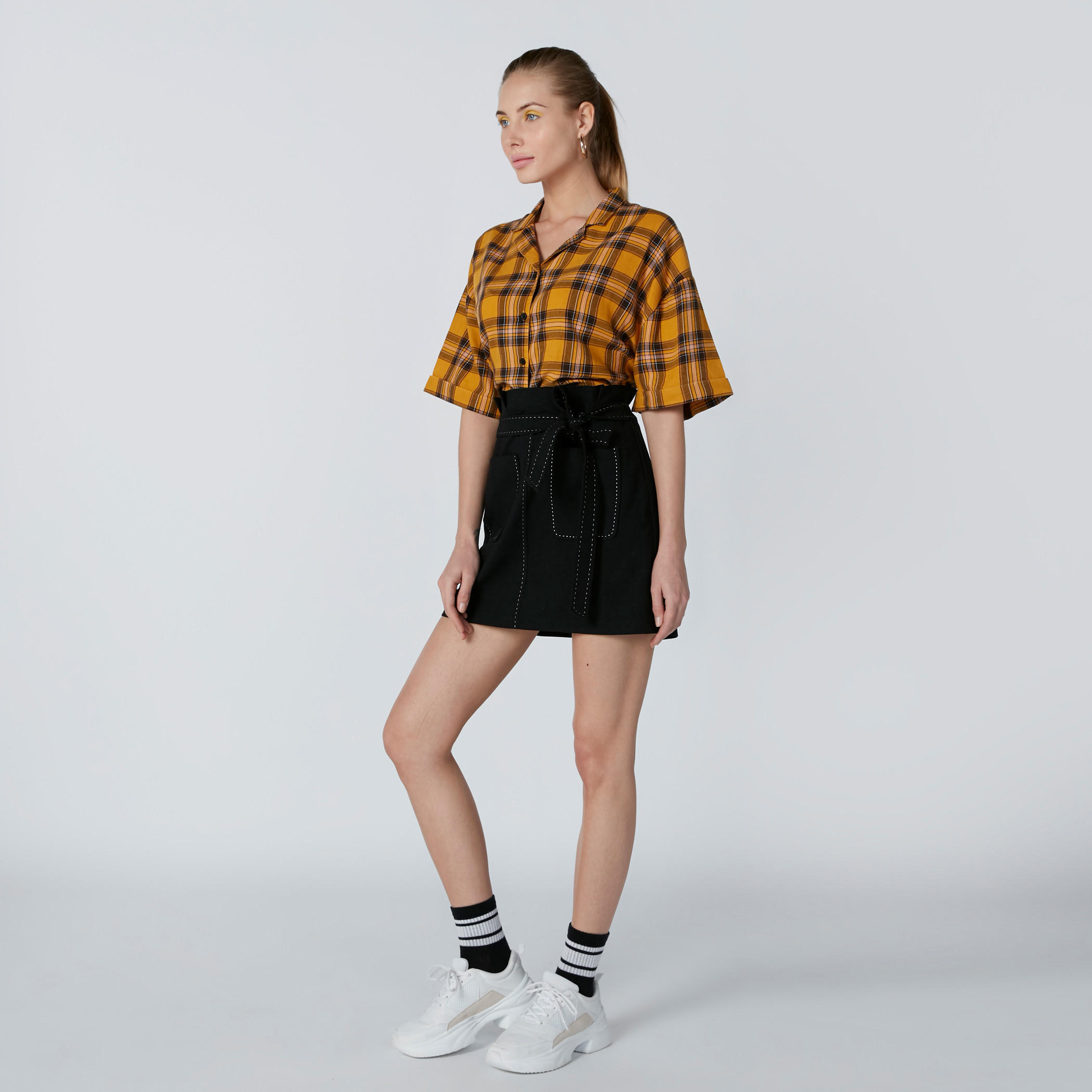 قميص كاروهات بأكمام قصيرة وأزرار-women-clothing-shirtsandblouses-shirts-image-1