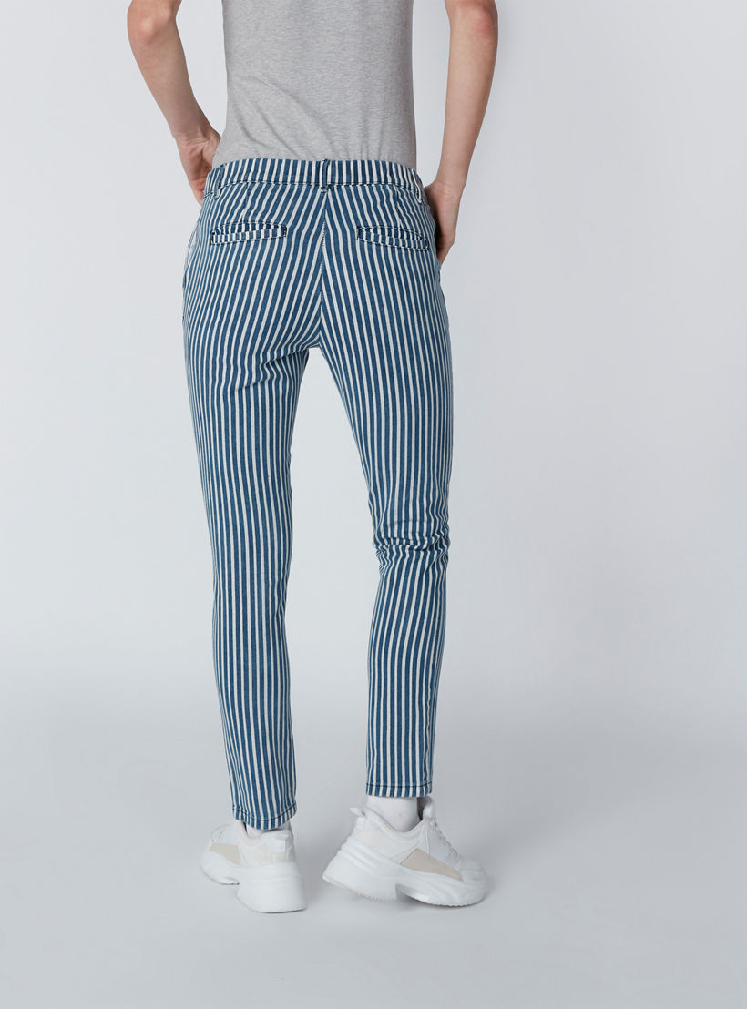 جينز مخطّط بقصّة سكيني وخصر مرتفع وتفاصيل جيوب-women-clothing-bottoms-jeans-image-2
