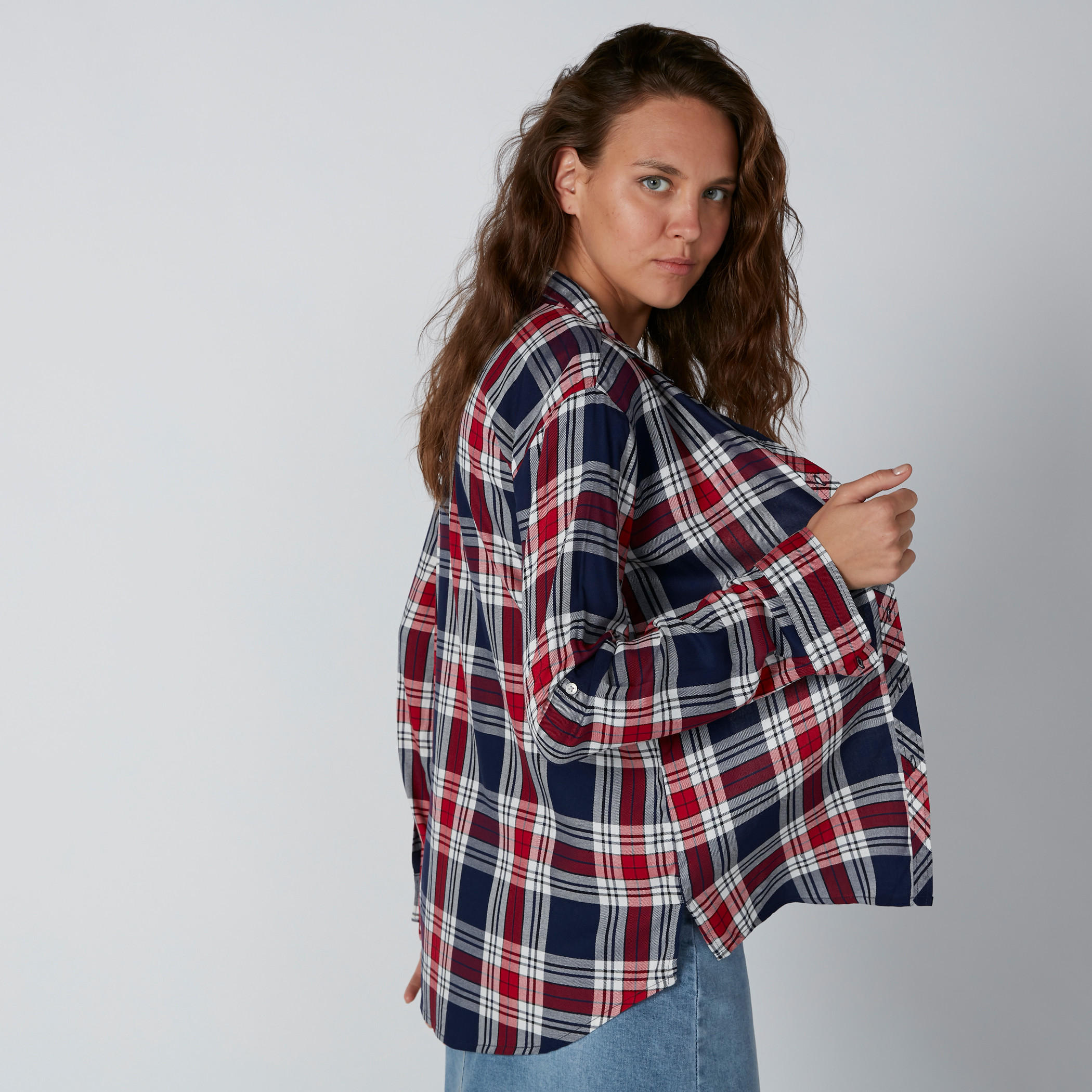 قميص كاروهات بأكمام طويلة وأزرار من لي كوبر-women-clothing-shirtsandblouses-shirts-image-1