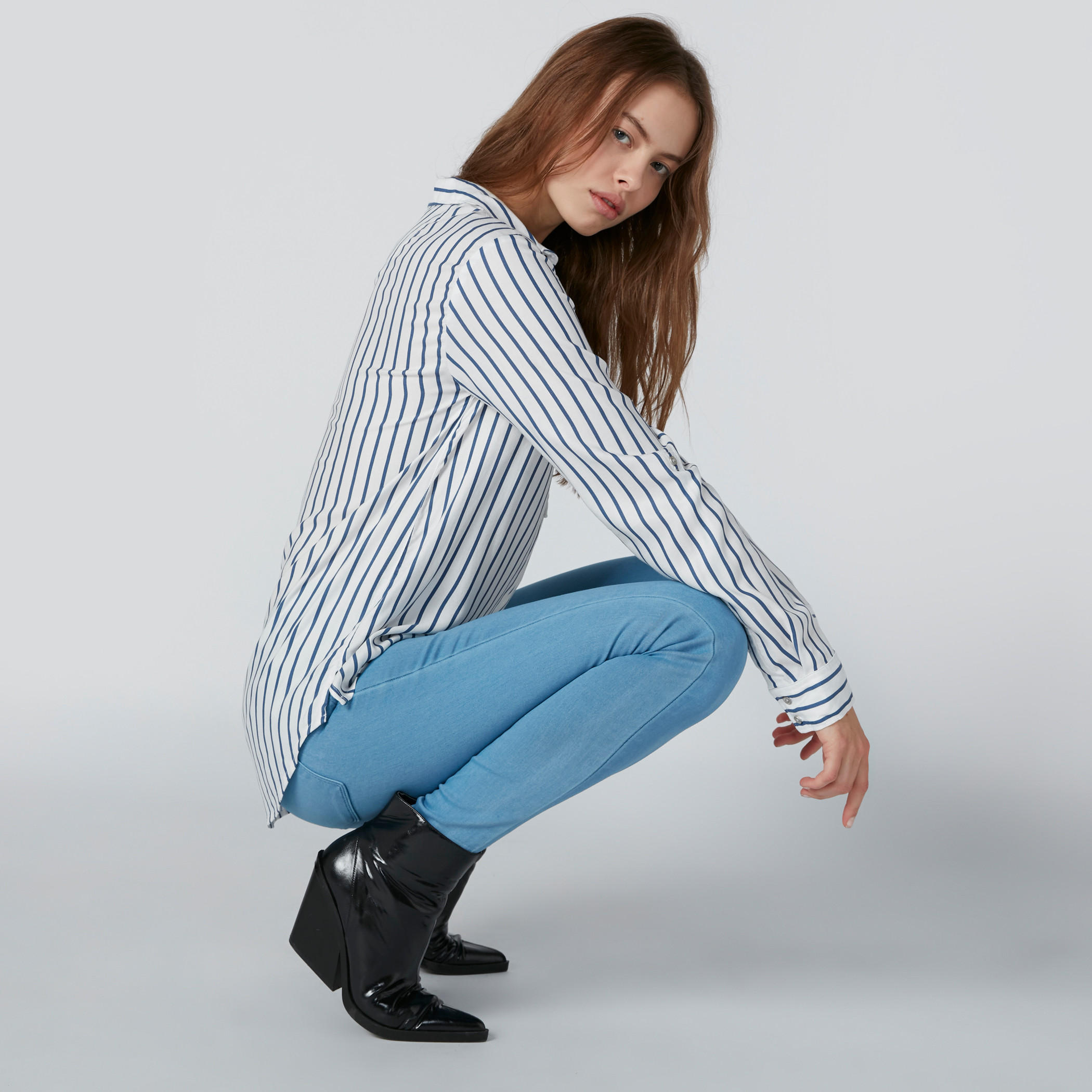 قميص بوي فريند مقلّم بأكمام طويلة من لي كوبر-women-clothing-shirtsandblouses-shirts-image-1