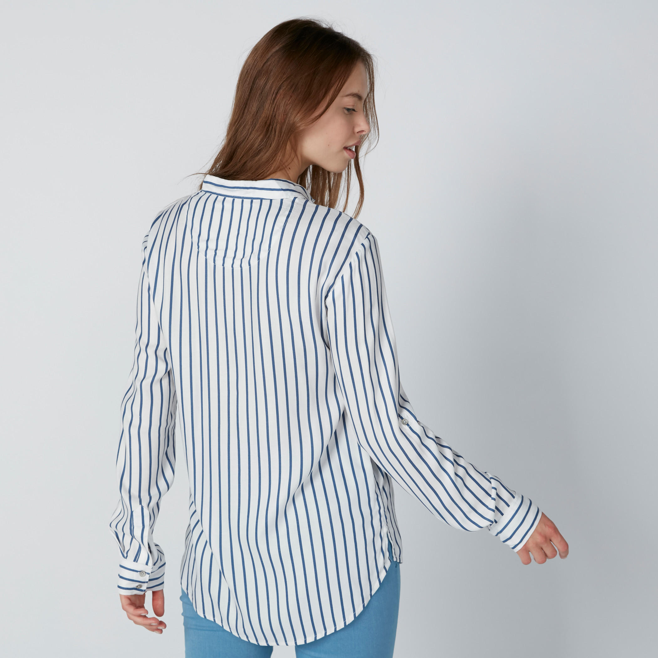 قميص بوي فريند مقلّم بأكمام طويلة من لي كوبر-women-clothing-shirtsandblouses-shirts-image-2
