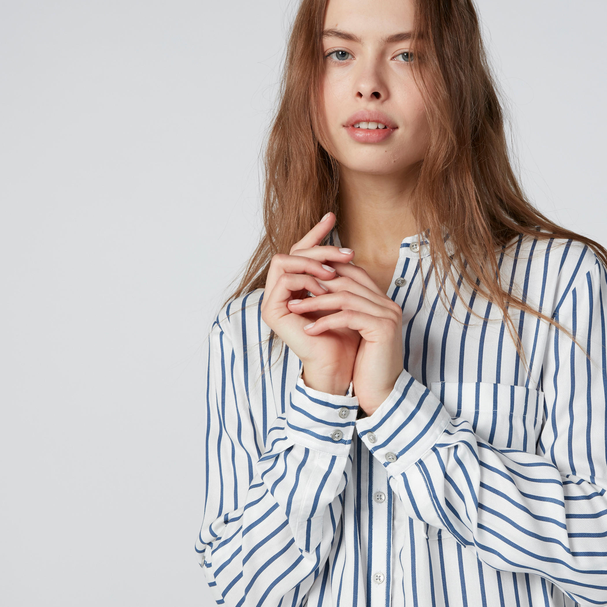 قميص بوي فريند مقلّم بأكمام طويلة من لي كوبر-women-clothing-shirtsandblouses-shirts-image-4