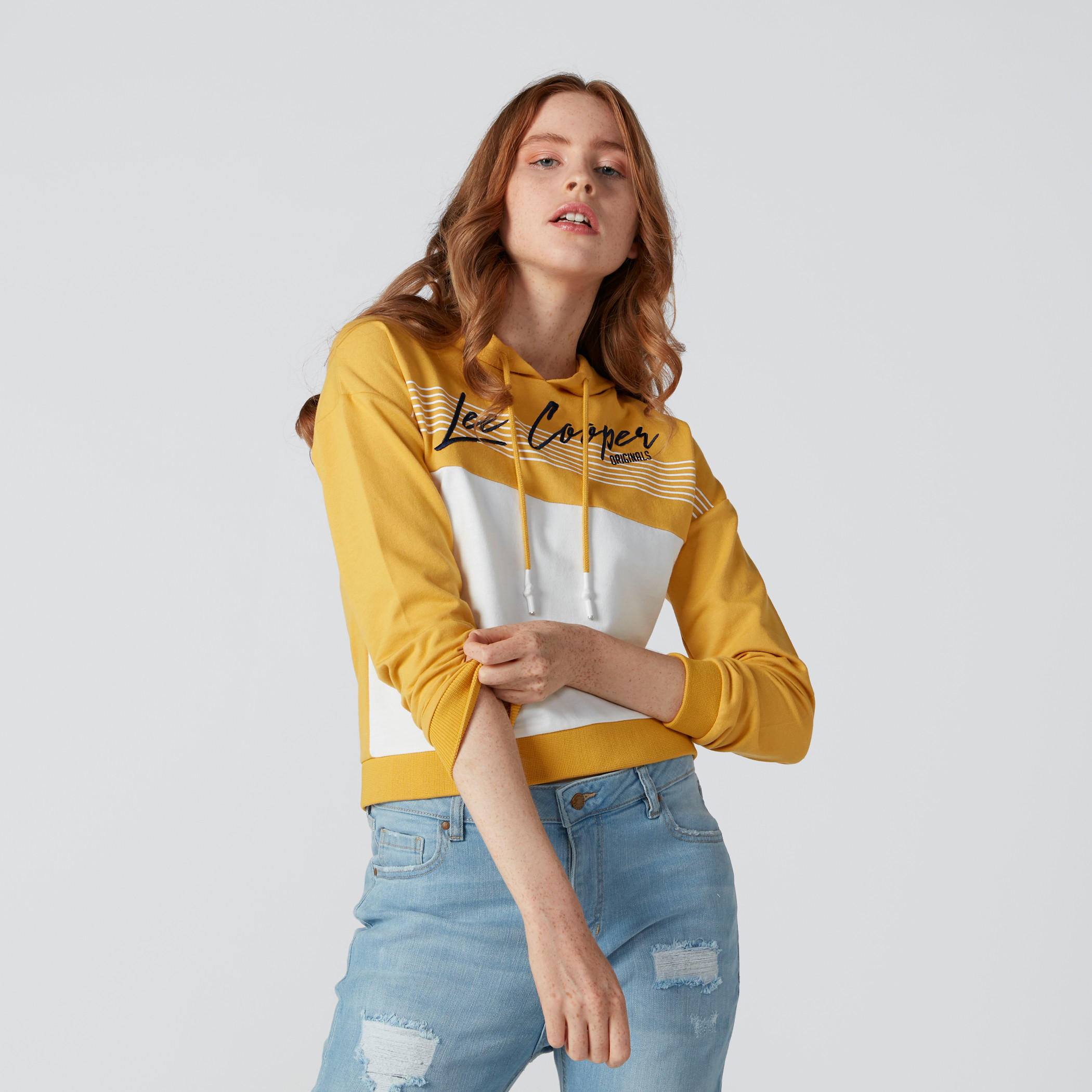 سويت شيرت قصير بقبّعة من لي كوبر-women-winterwear-hoodiesandsweatshirts-sweatshirts-image-3