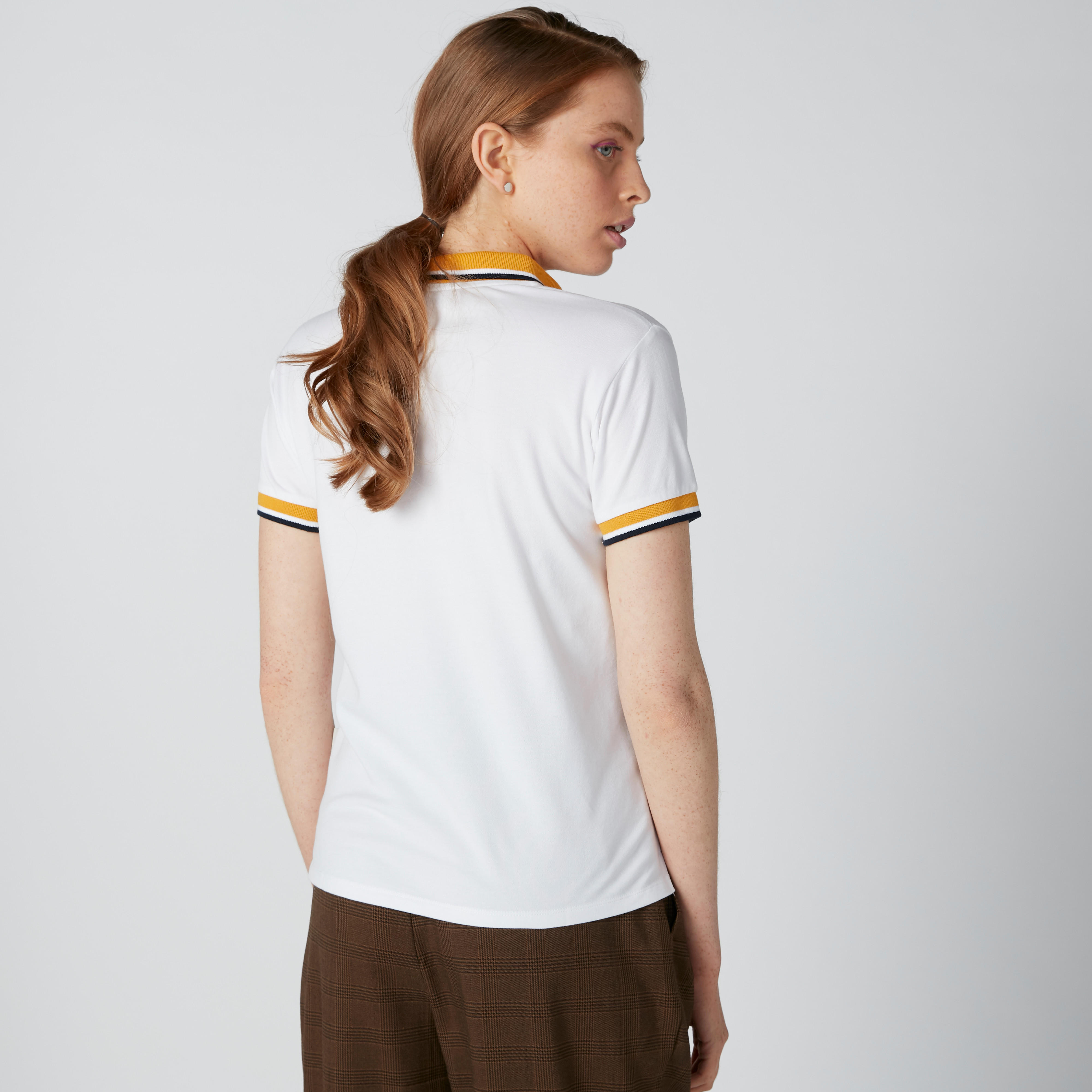 تيشيرت مقلّم بقصّة عادية وياقة بولو وأكمام قصيرة-women-clothing-tshirts-image-2