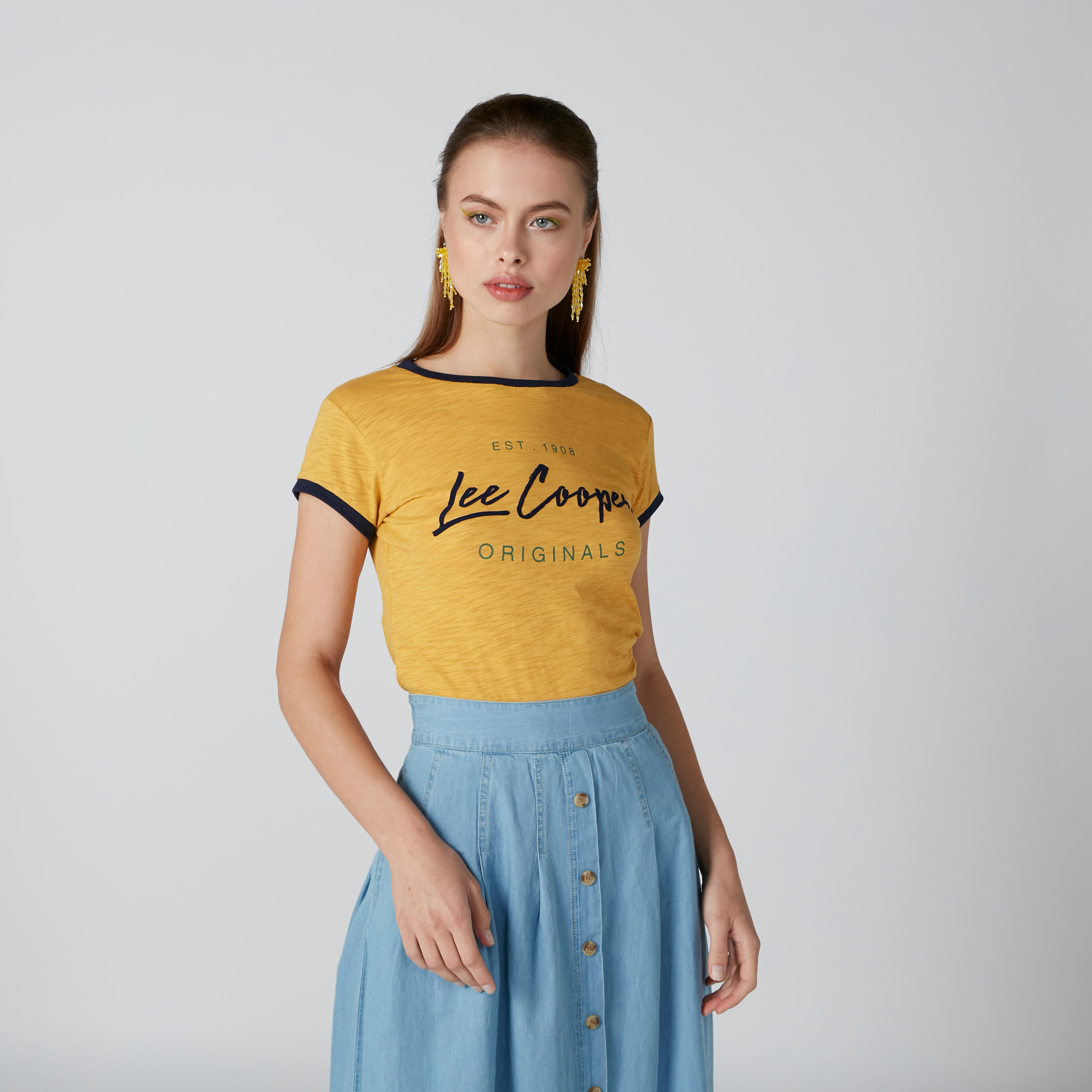 تيشيرت بياقة مستديرة وأكمام قصيرة وطبعات من لي كوبر-women-clothing-tshirts-image-4