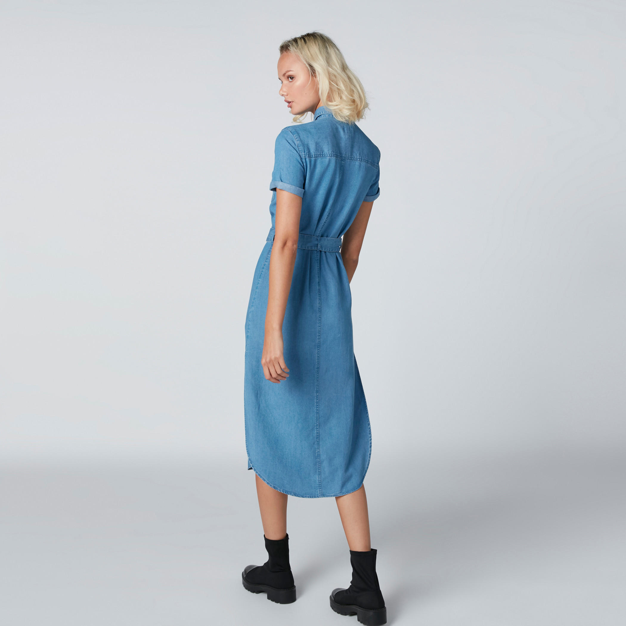 فستان قميص ميدي بحزام رباط وجيوب وأكمام قصيرة-women-clothing-dresses-image-2