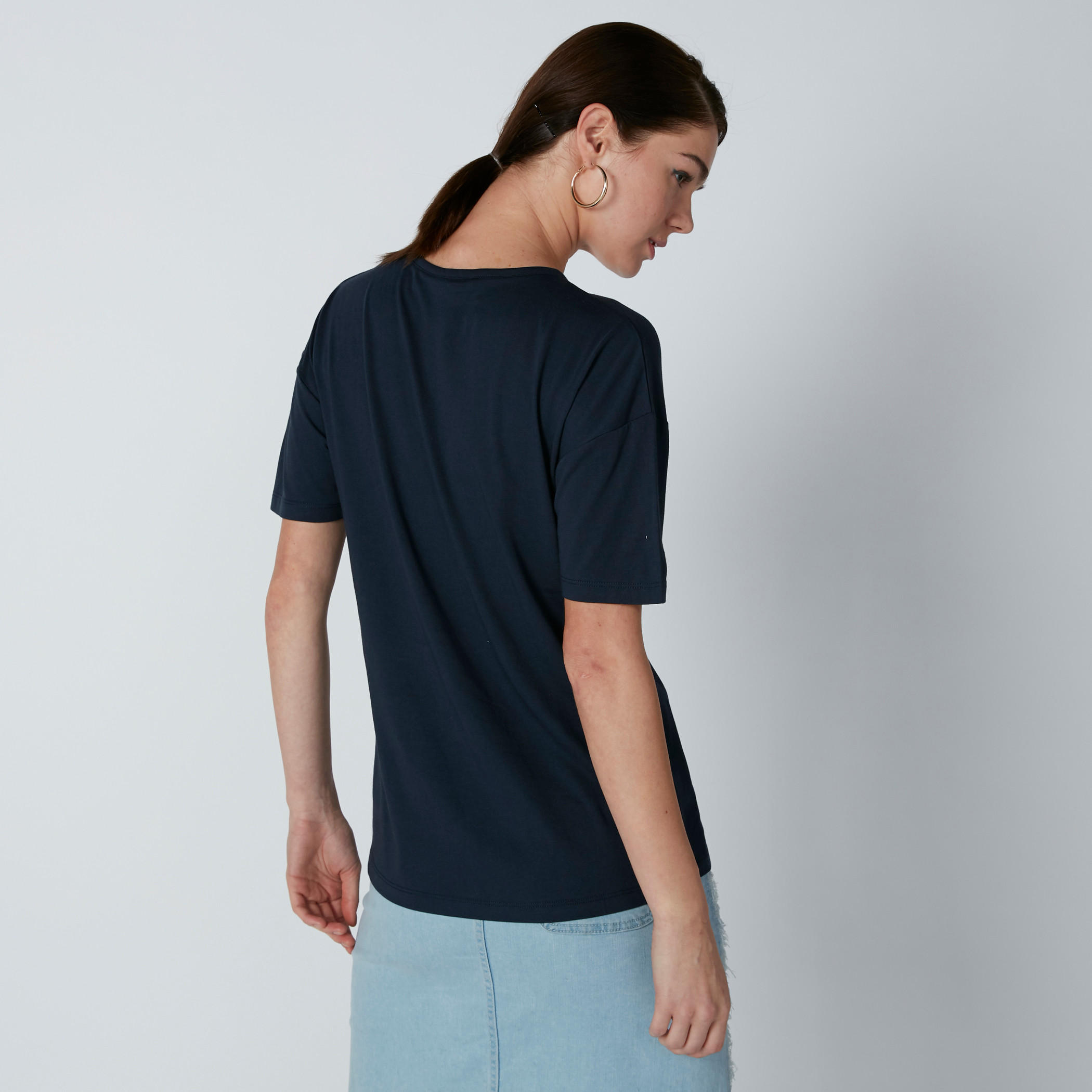 بلوزة بياقة طوق وأكمام قصيرة وطبعات-women-clothing-tshirts-image-2