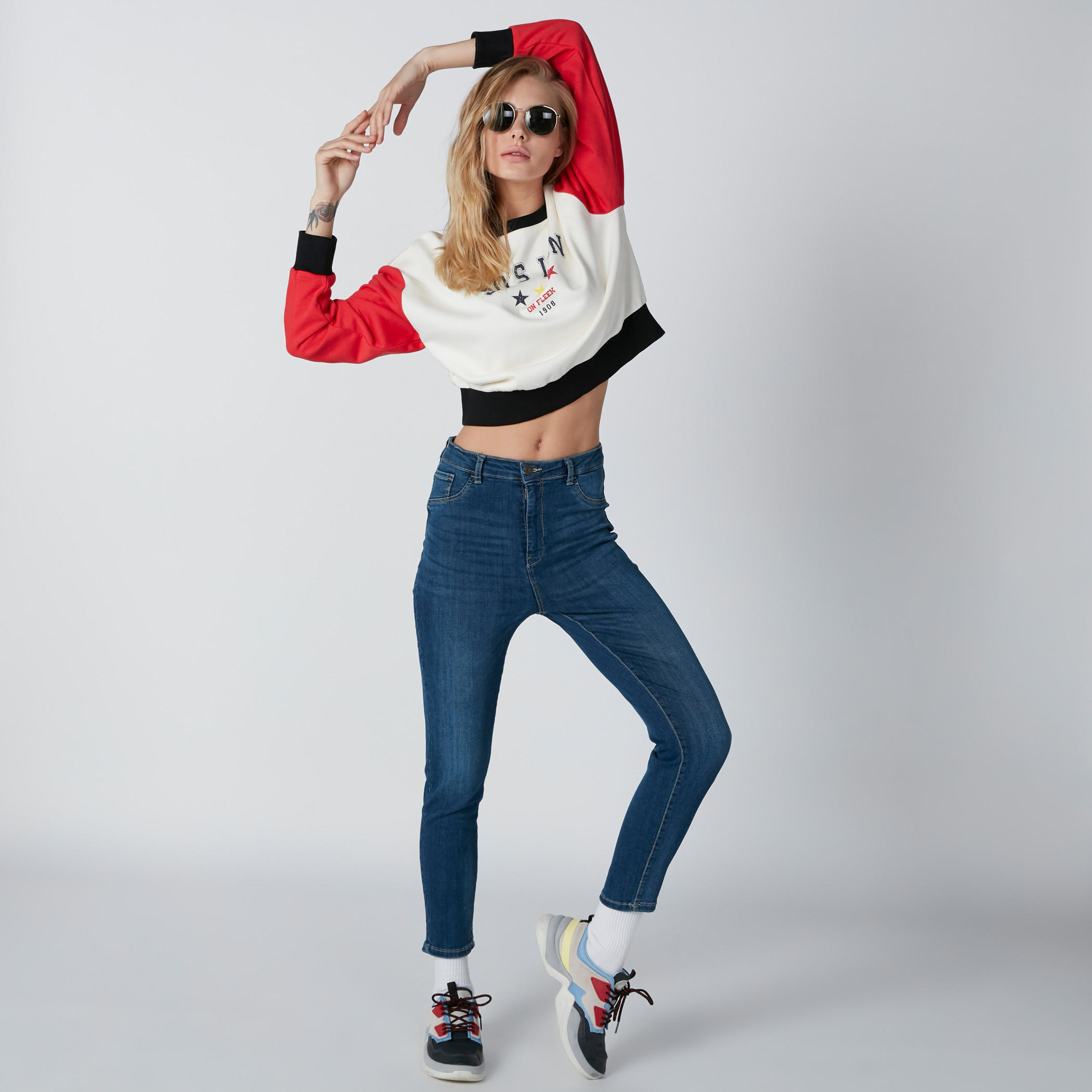 سويت شيرت قصير بأكتاف منسدلة وطبعات-women-winterwear-hoodiesandsweatshirts-sweatshirts-image-4